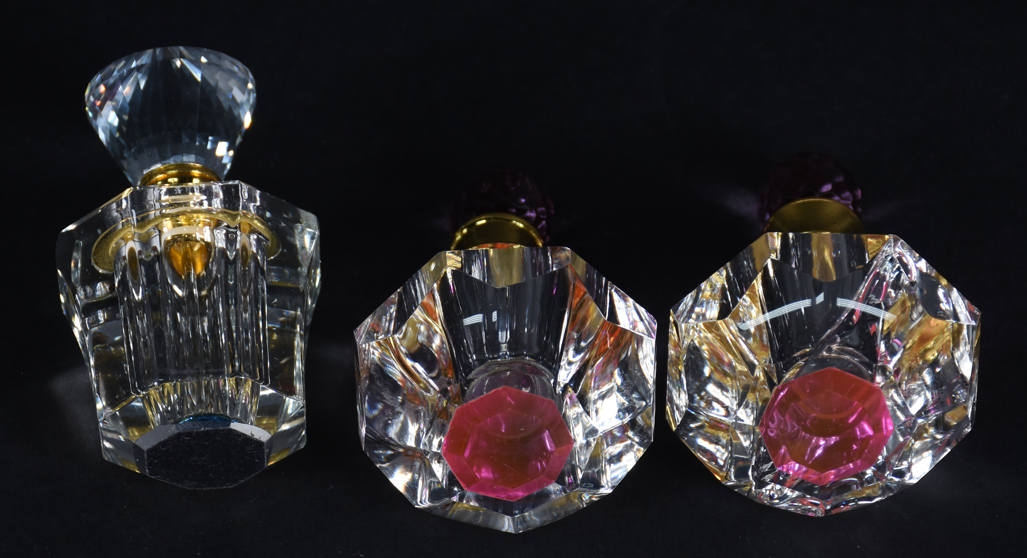 Três pequenos perfumeiros de cristal ao gosto swarowski. - foto 3 de 5