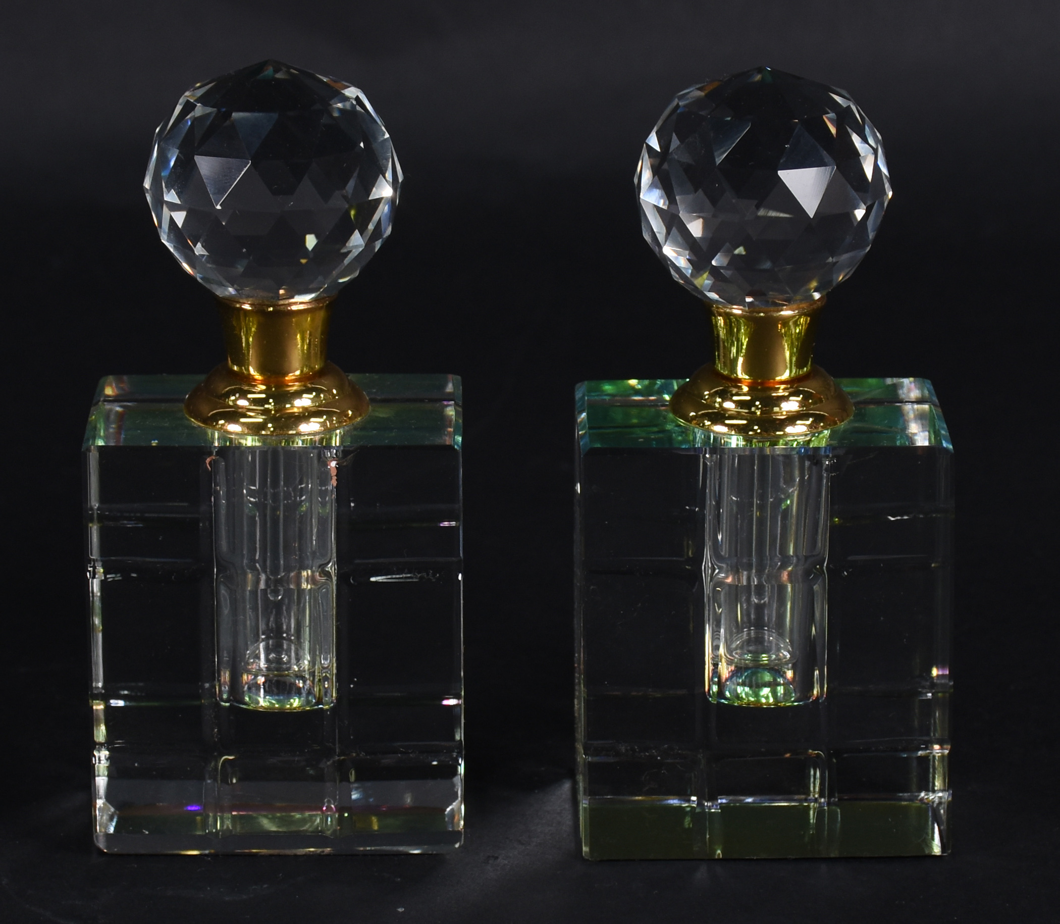 Dois perfumeiros quadrados de cristal ao gosto swarowski. - foto 1 de 5