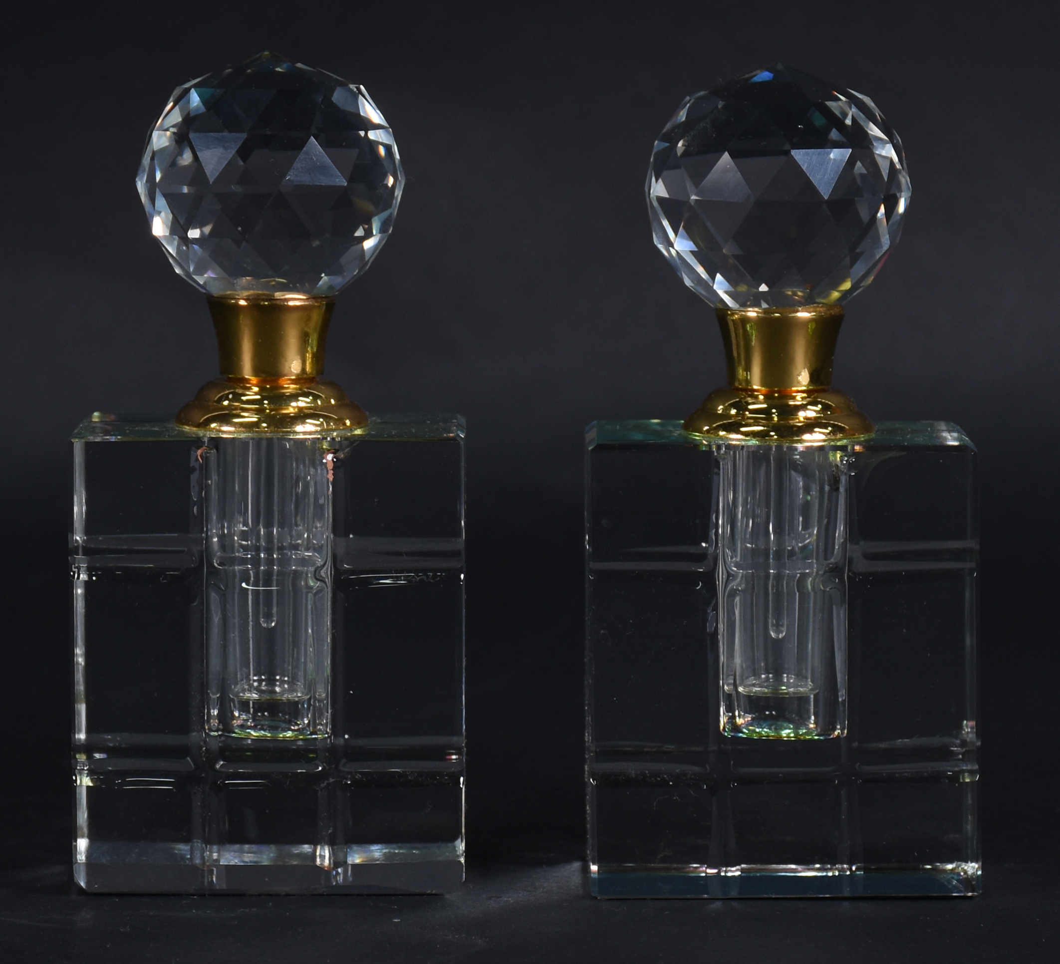 Dois perfumeiros quadrados de cristal ao gosto swarowski. - foto 2 de 5