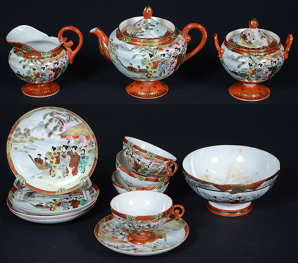 Serviço de chá de porcelana japonesa, sendo: 4 xácaras com pires... - foto 1 de 3