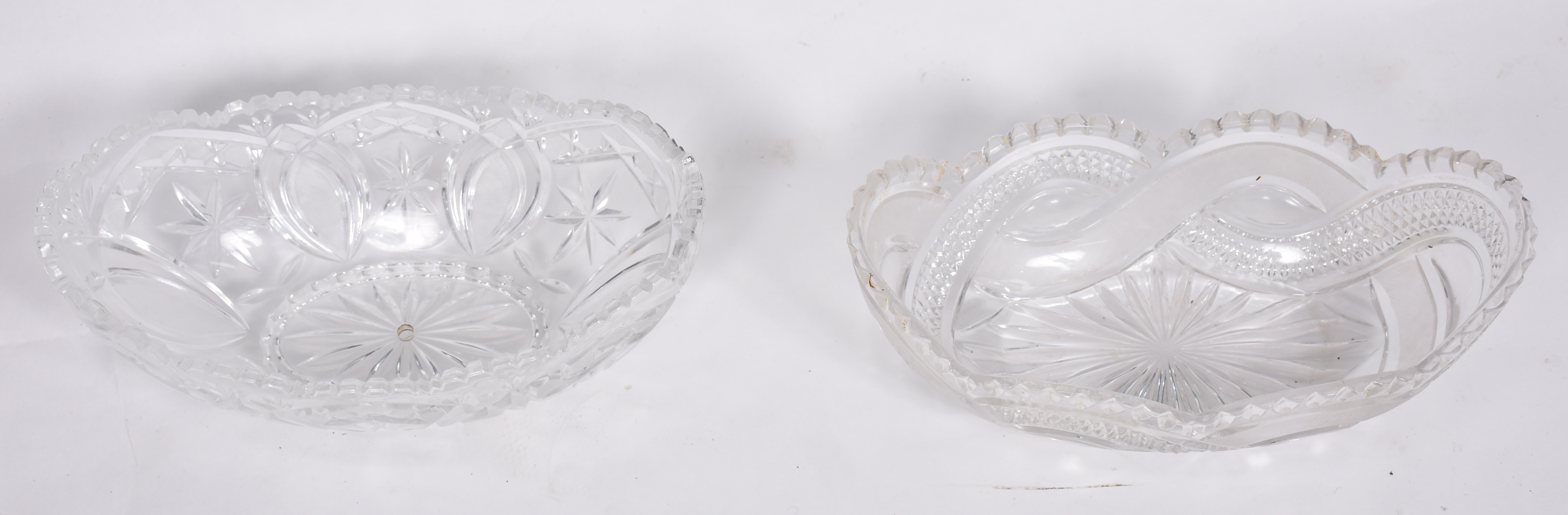 Duas fruteiras de cristal lapidado feitio navete. (1 com furo no meio... - foto 1 de 4