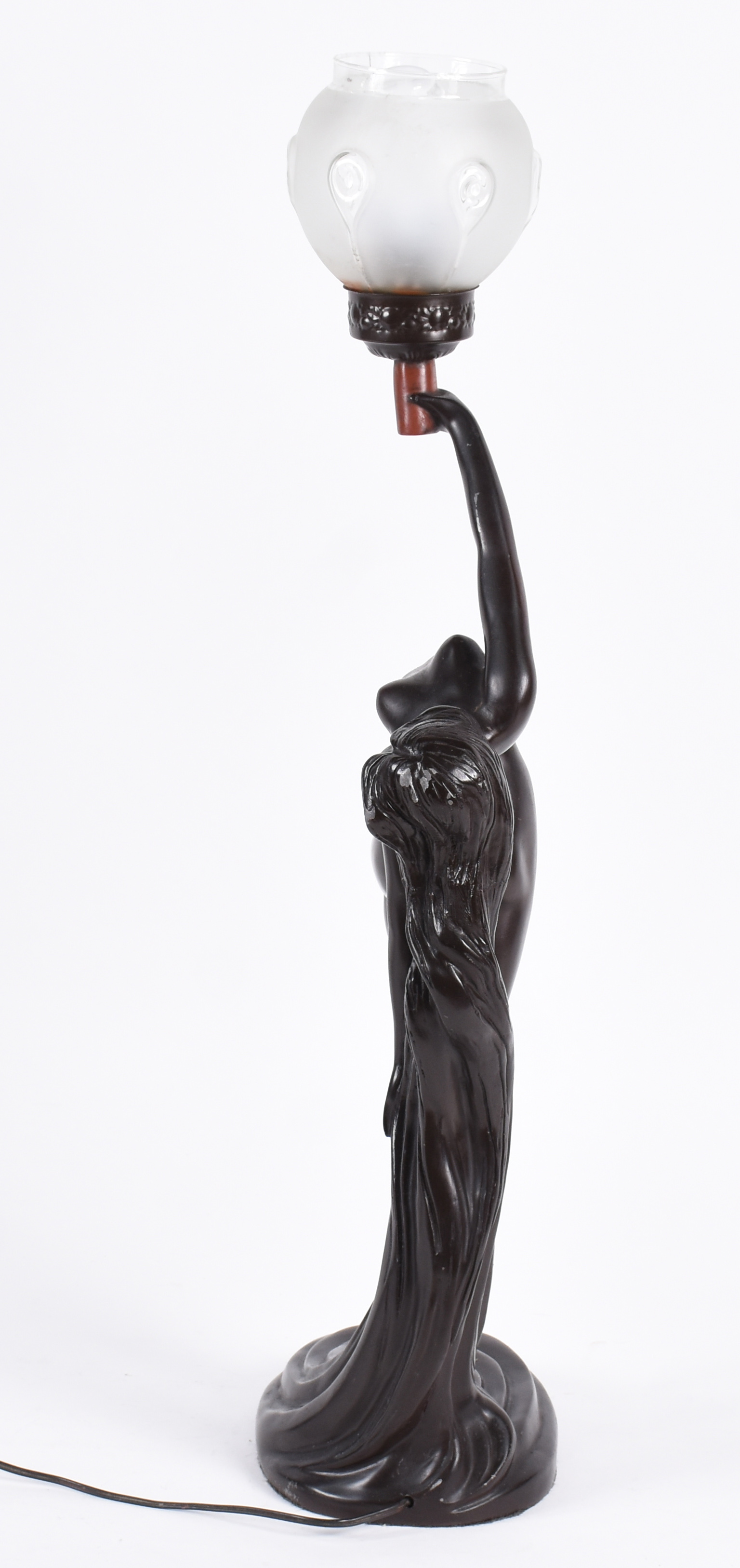 Luminária de petit bronze representando figura feminina. - foto 6 de 6