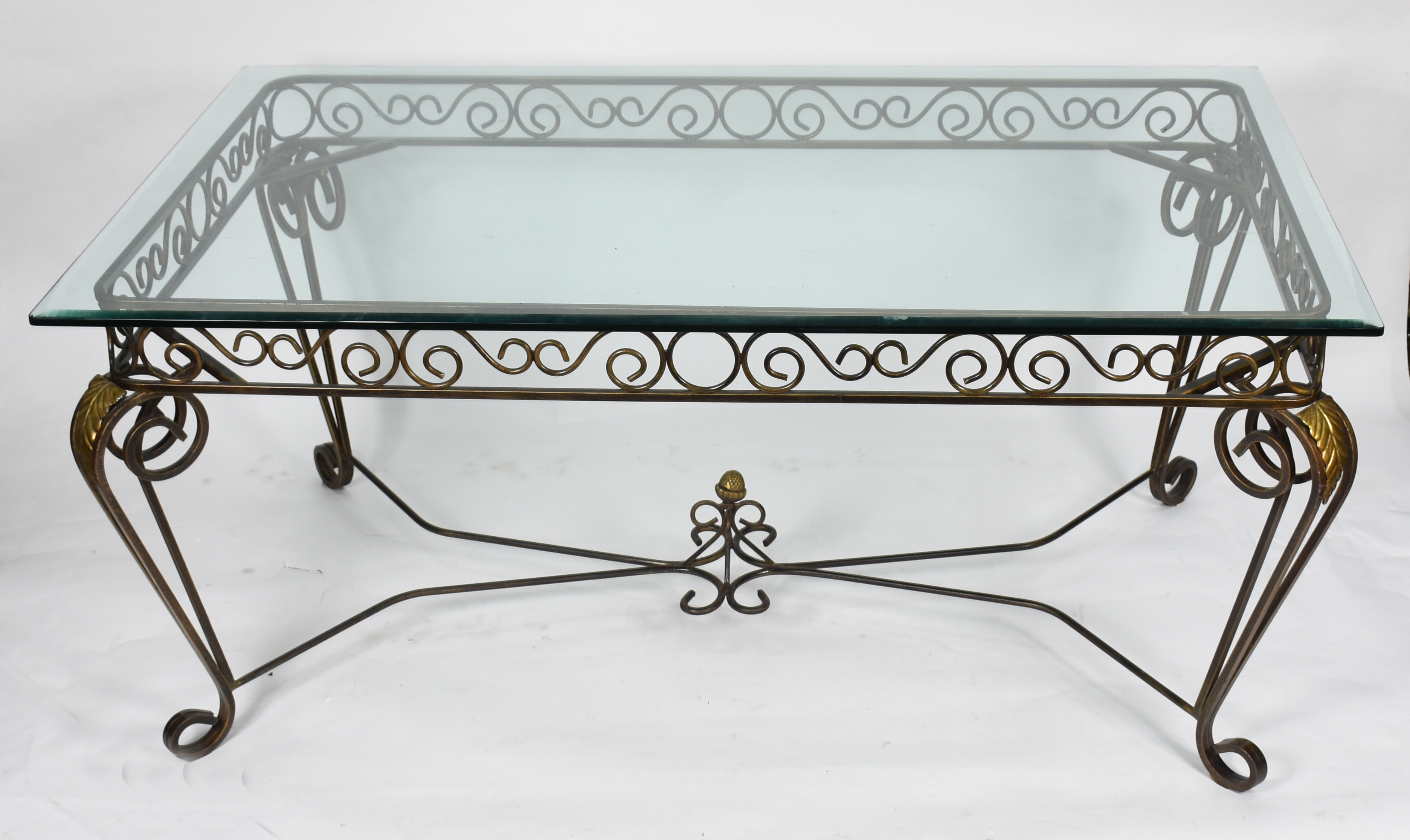 Mesa de jantar com tampo de cristal e base de metal dourado... - foto 3 de 8