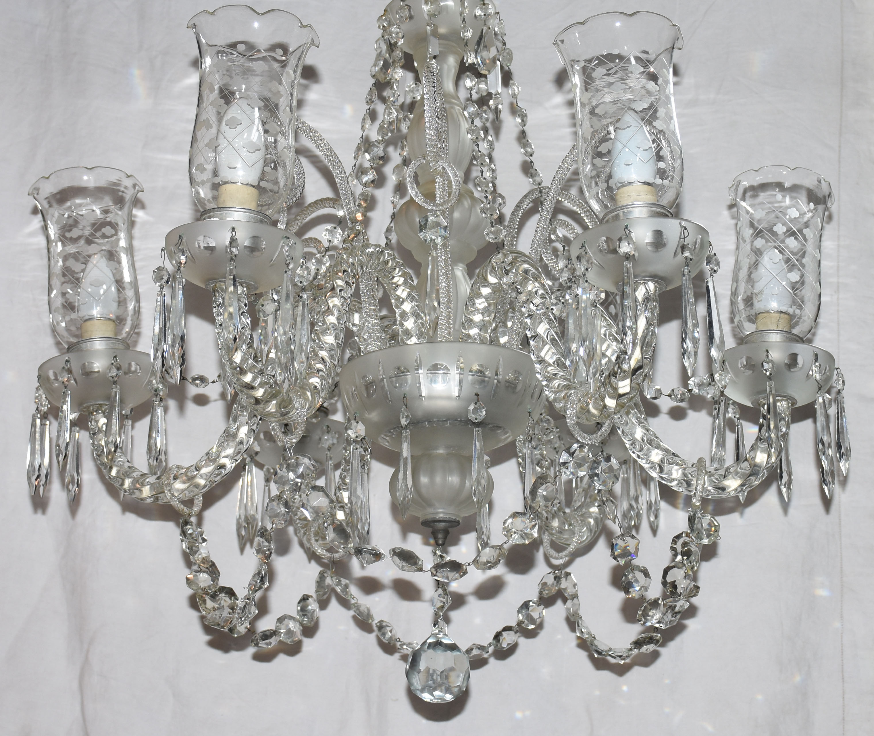 Lustre para 6 luzes de cristal com pingentes lapidados. - foto 2 de 2