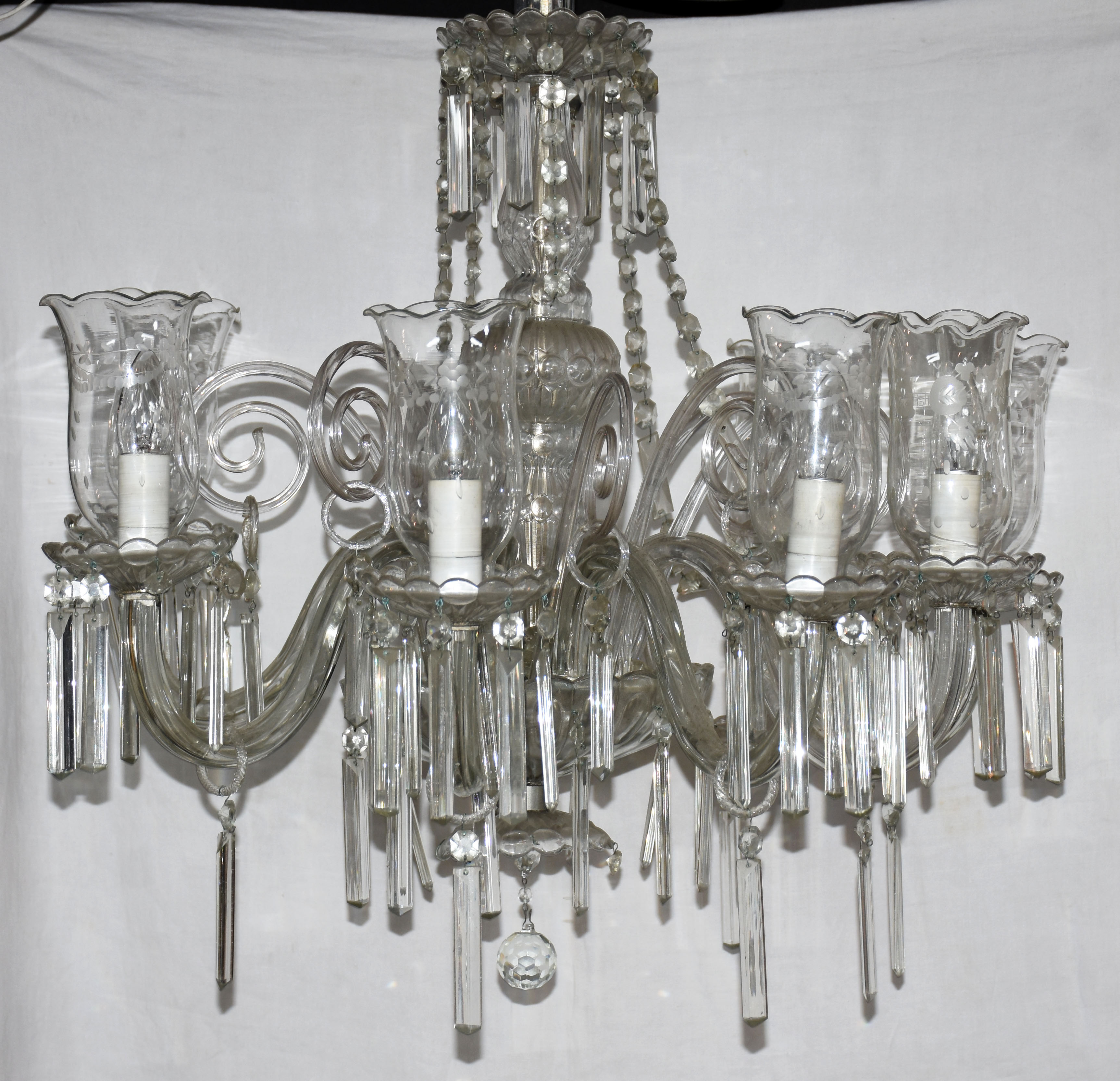 Lustre de cristal para 8 luzes com pingentes lapidados e mangas... - foto 1 de 2