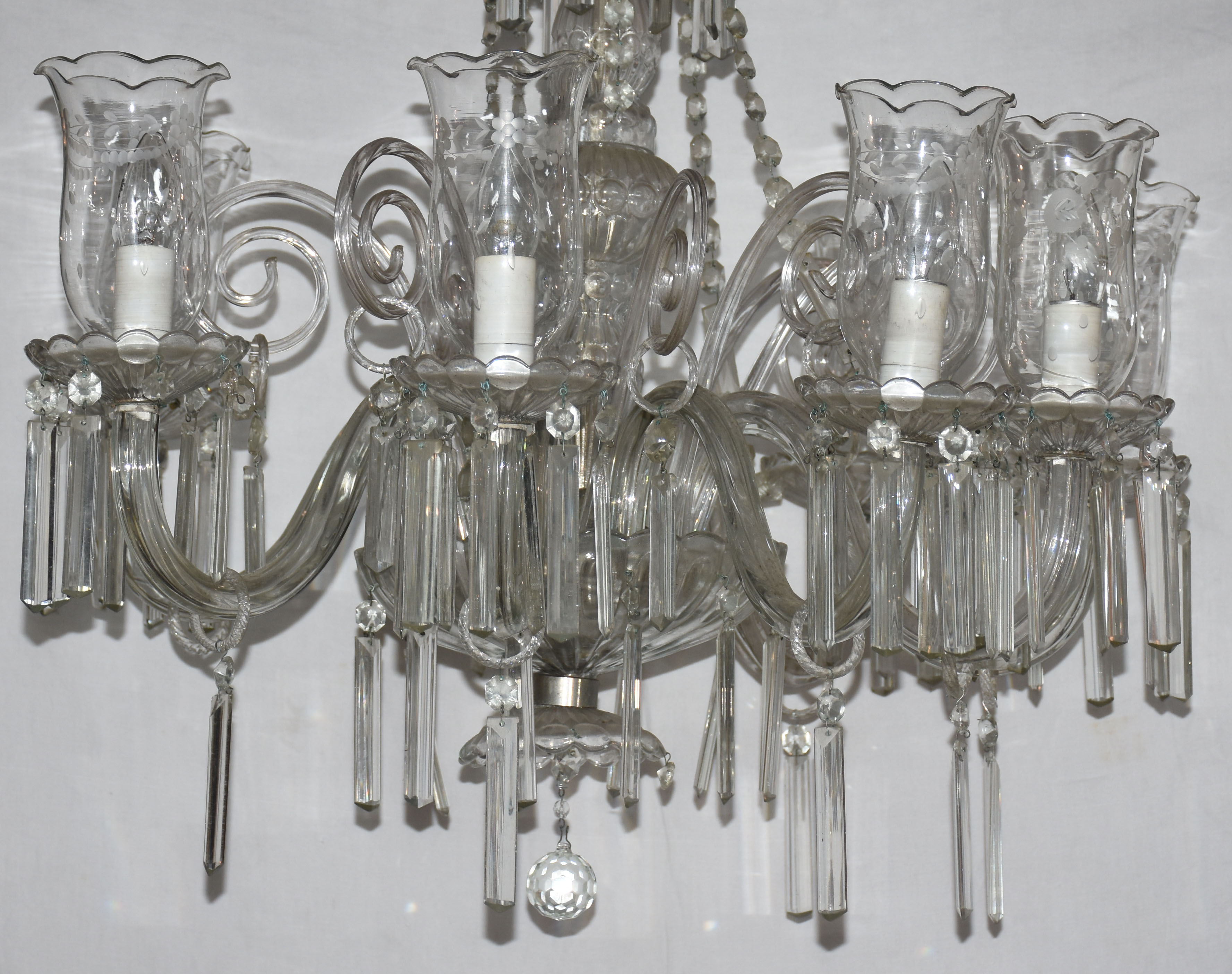 Lustre de cristal para 8 luzes com pingentes lapidados e mangas... - foto 2 de 2