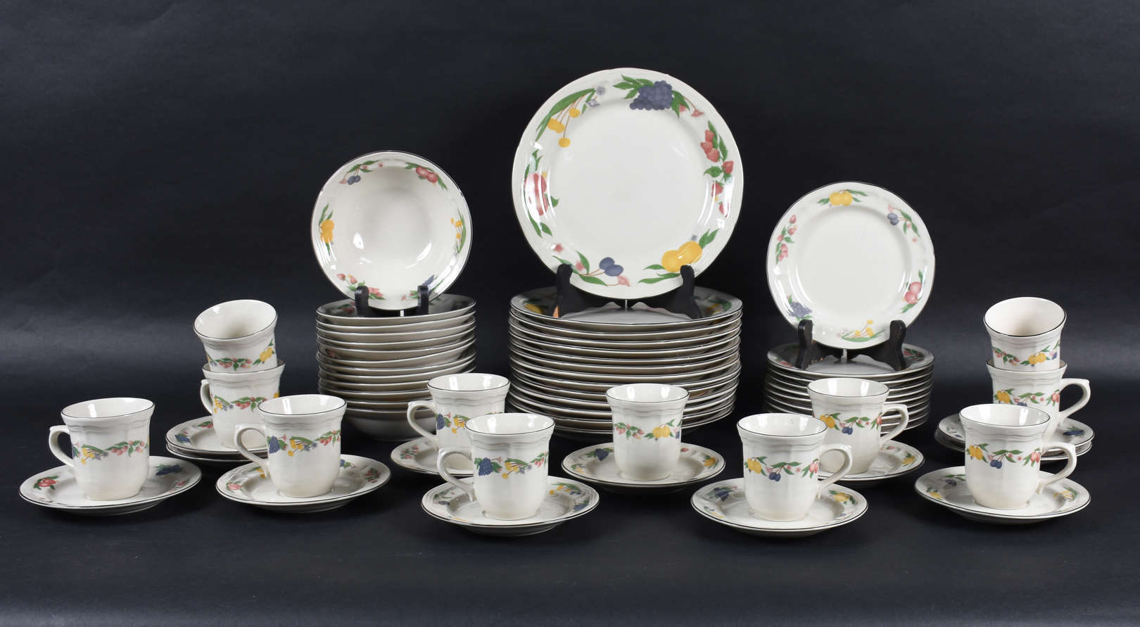Aparelho de jantar de porcelana chinesa Gibson, composto de : 14... - foto 1 de 3