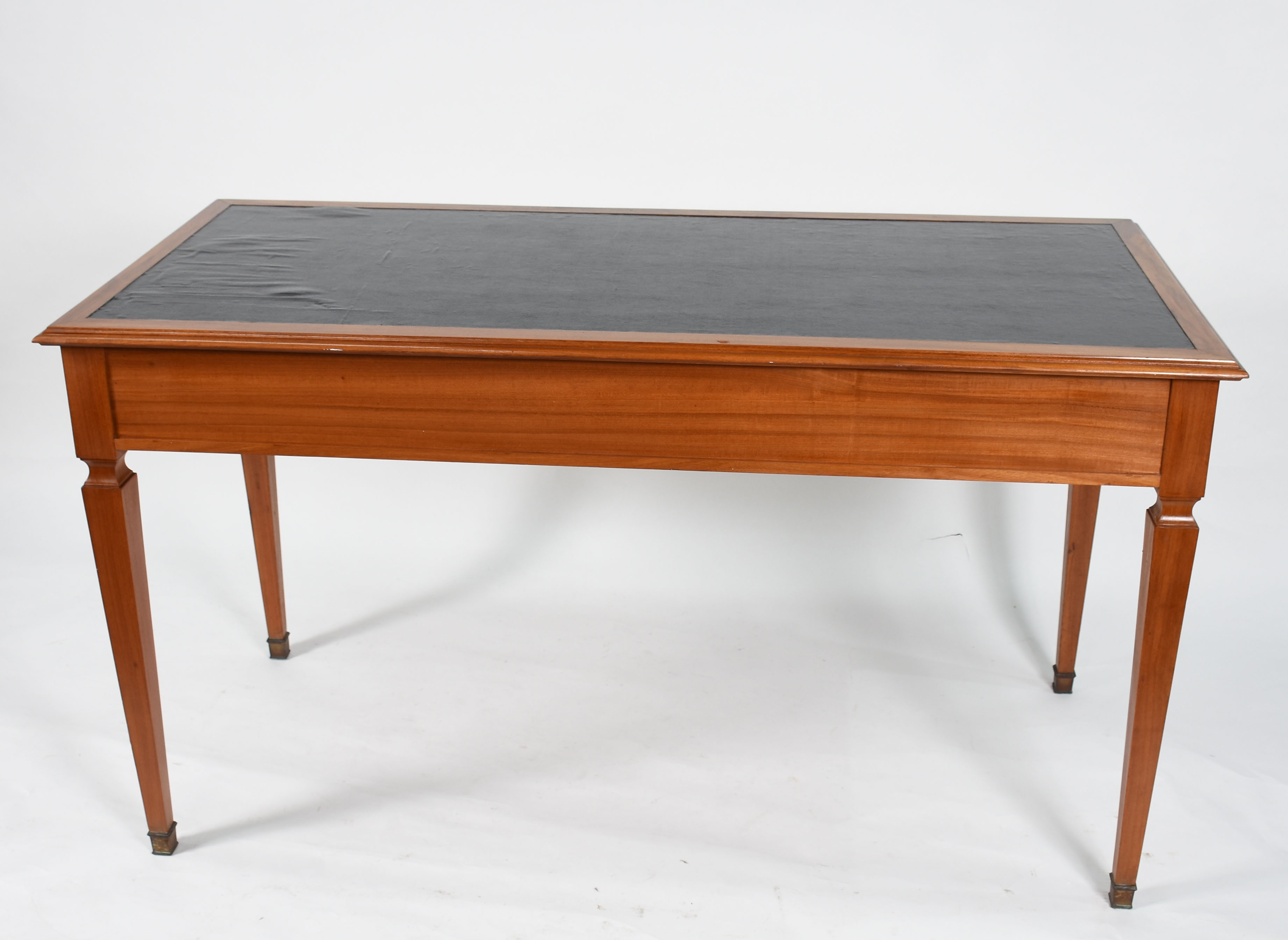 Mesa escrivaninha estilo Inglês, de madeira nobre com tampo de couro... - foto 2 de 4
