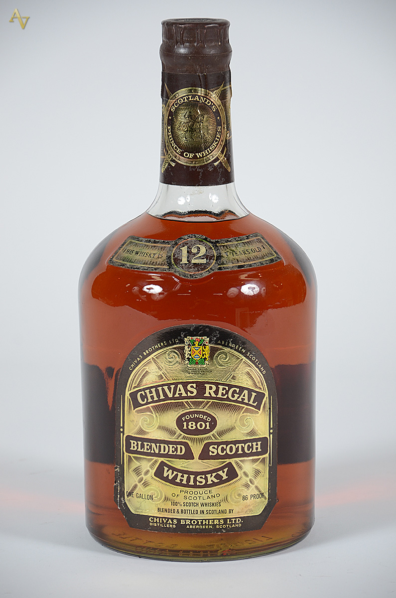 Garrafão de whisky Chivas Regal - foto 1 de 2