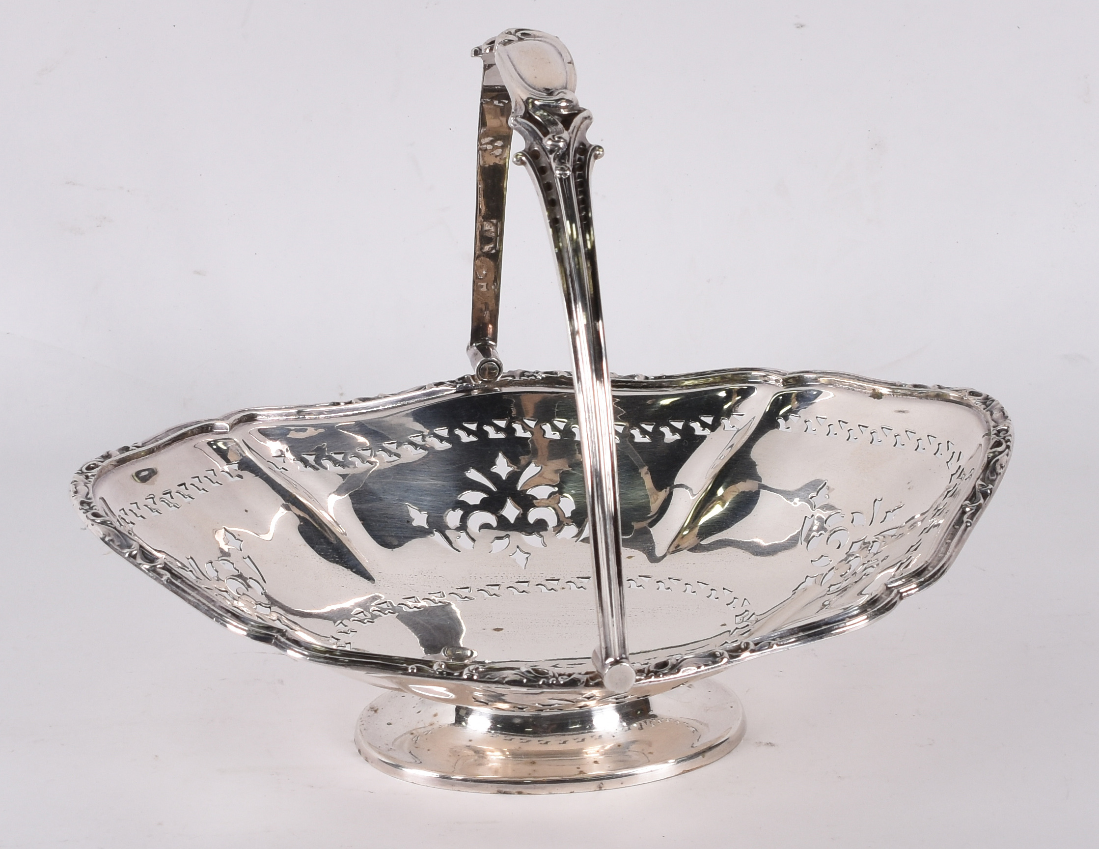 Elegante cesta de pão de metal prateado ingles Sheffield, detalhes... - foto 2 de 4