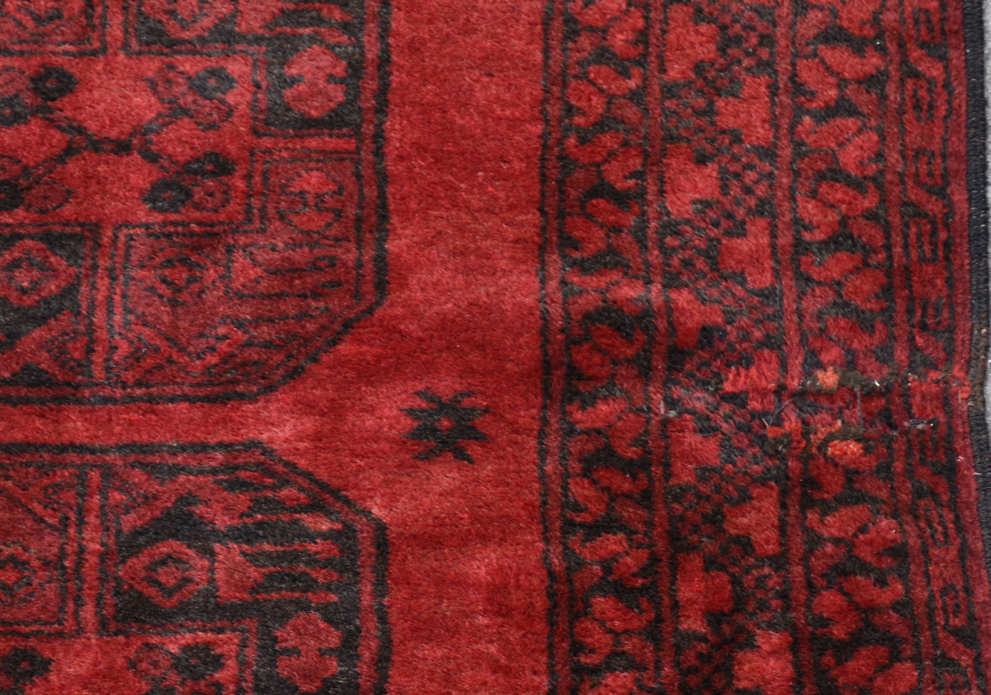 Tapete afghan. (Com um pequeno restauro). - foto 2 de 3