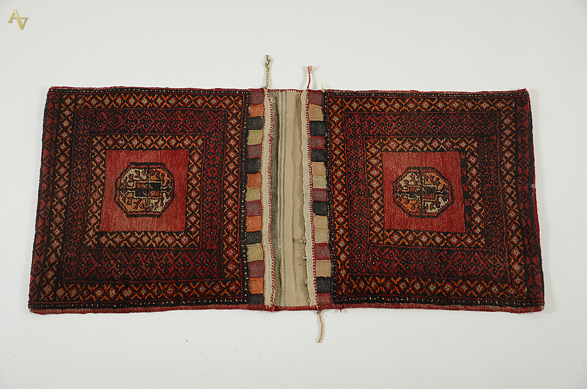 Tapete Afghan - sela de camelo. Medidas 1,03 x 0,49 m.