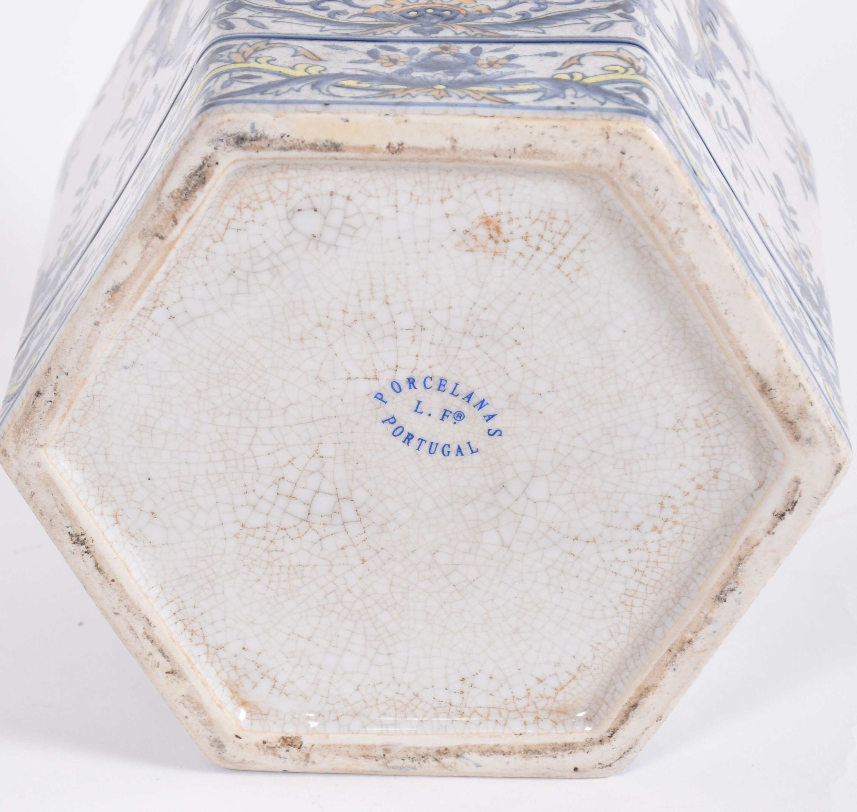 Duas peças de porcelana oriental sendo um bowl ao gosto da família... - foto 6 de 6