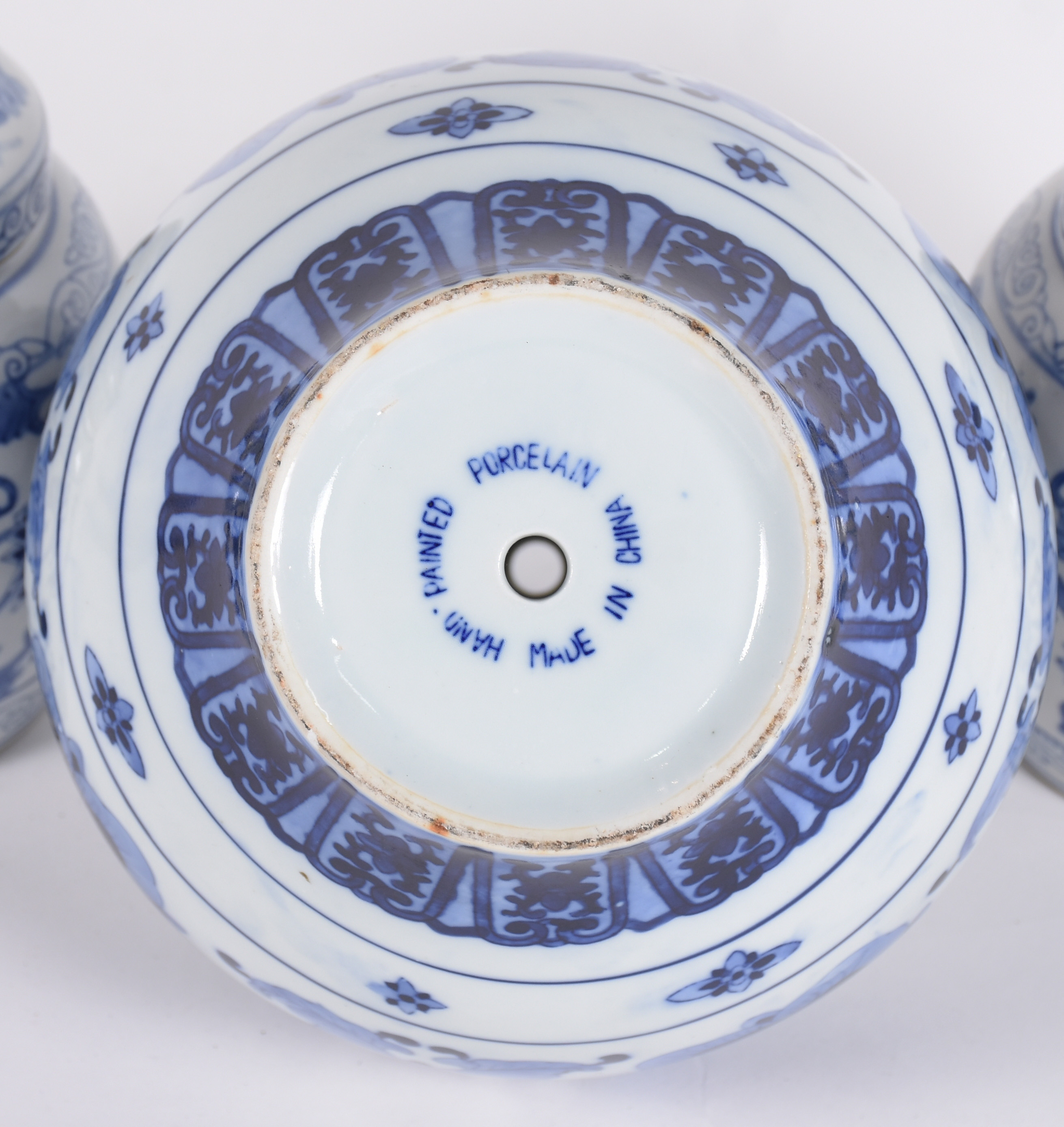 Três potiches de porcelana oriental azul e branca, um com furo para... - foto 5 de 5