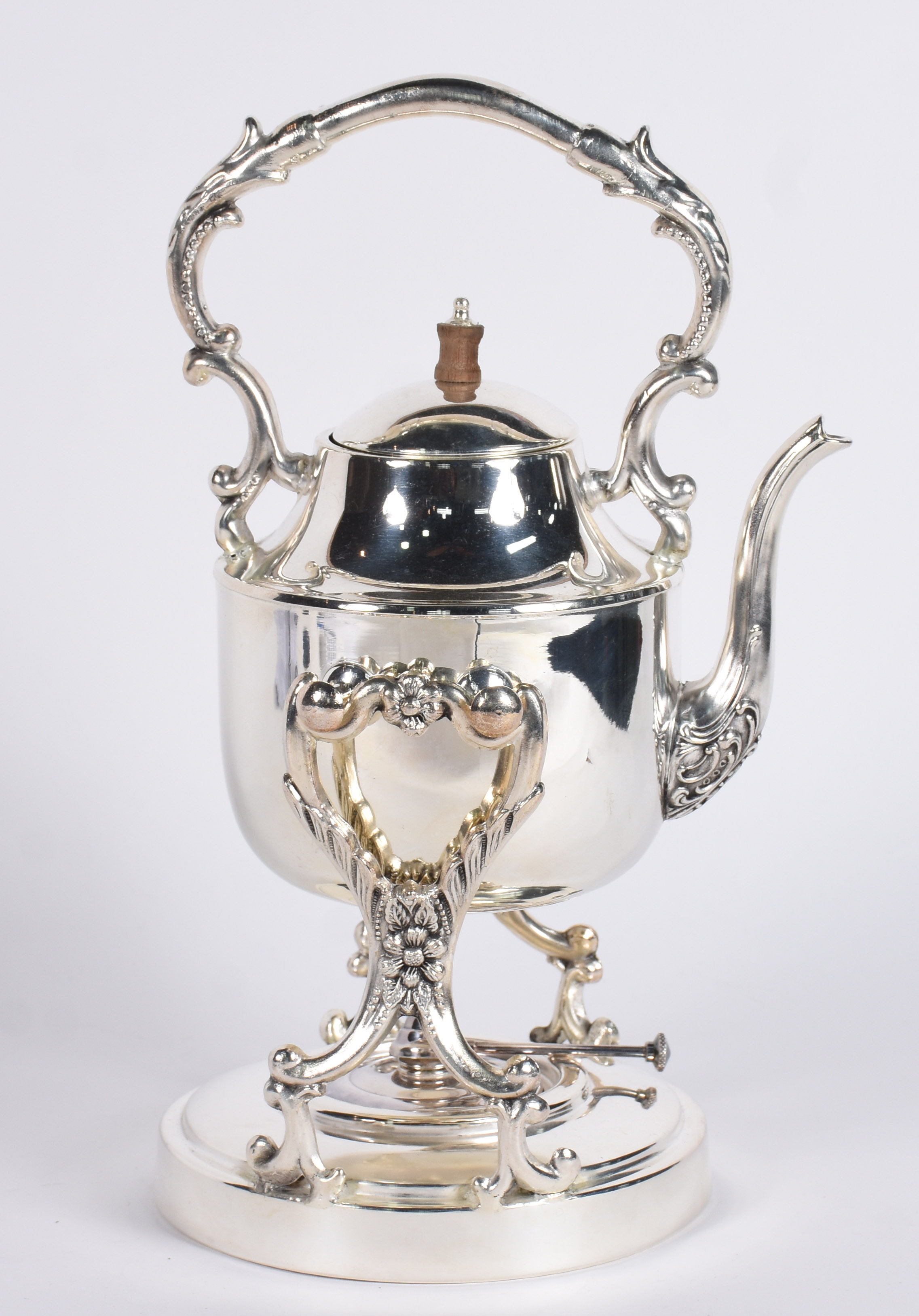 Samovar de metal prateado, estilo ingles. - foto 1 de 5