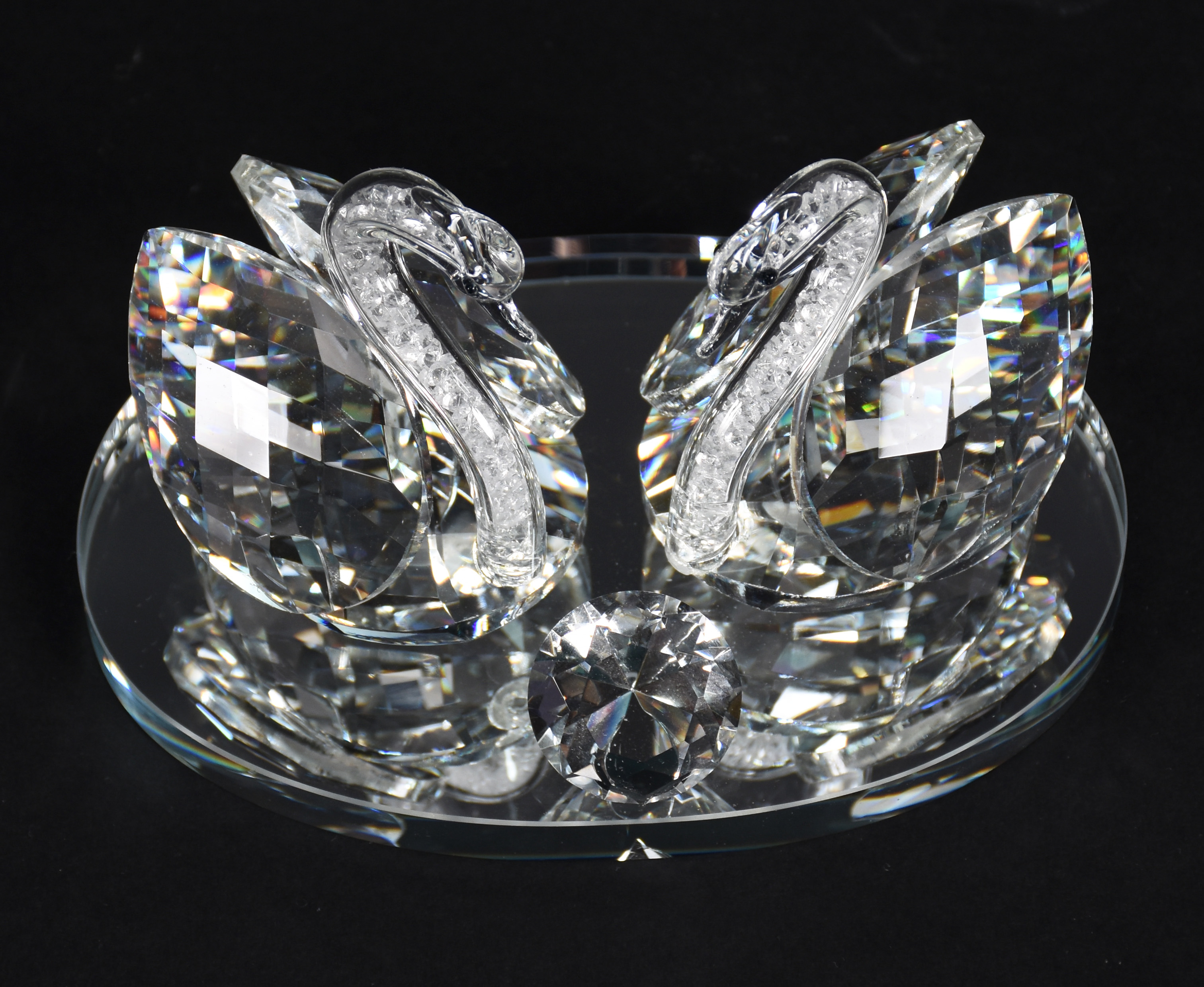 Casal cisnes de cristal bisotado. - foto 2 de 5