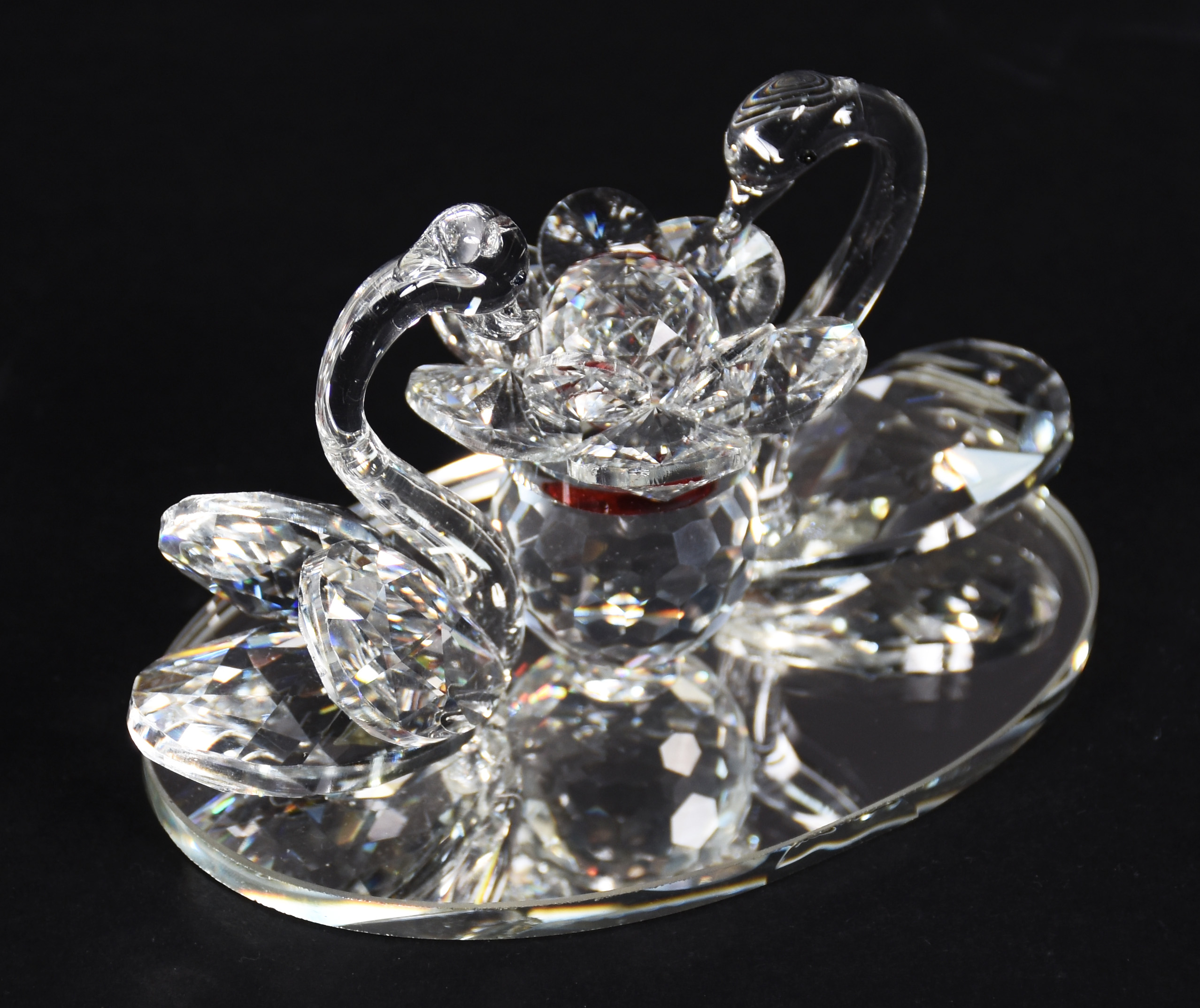 Dois cisnes com flor, de cristal. - foto 6 de 6