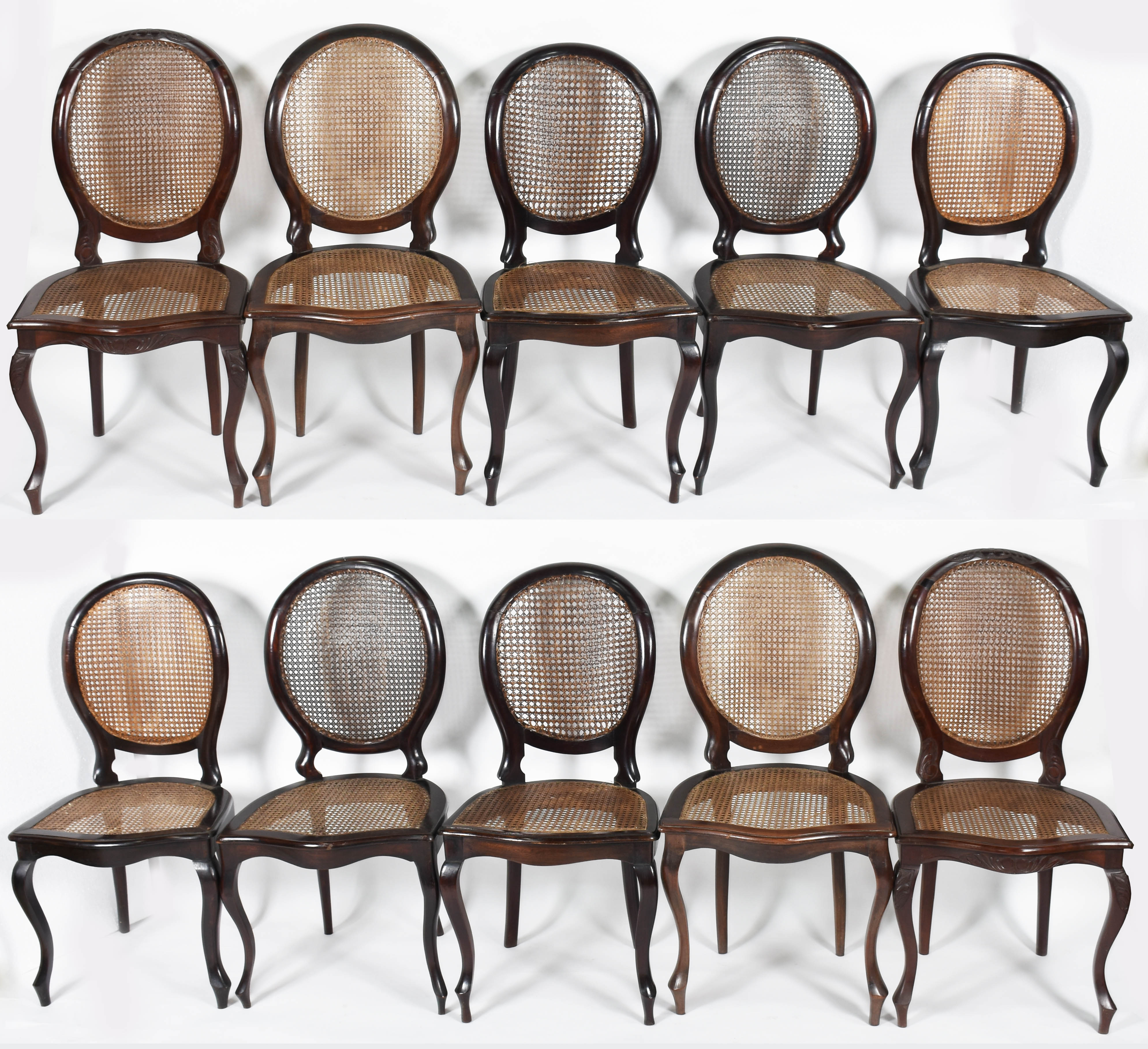 Conjunto com dez cadeiras para sala de jantar, feitio medalhão... - foto 1 de 3
