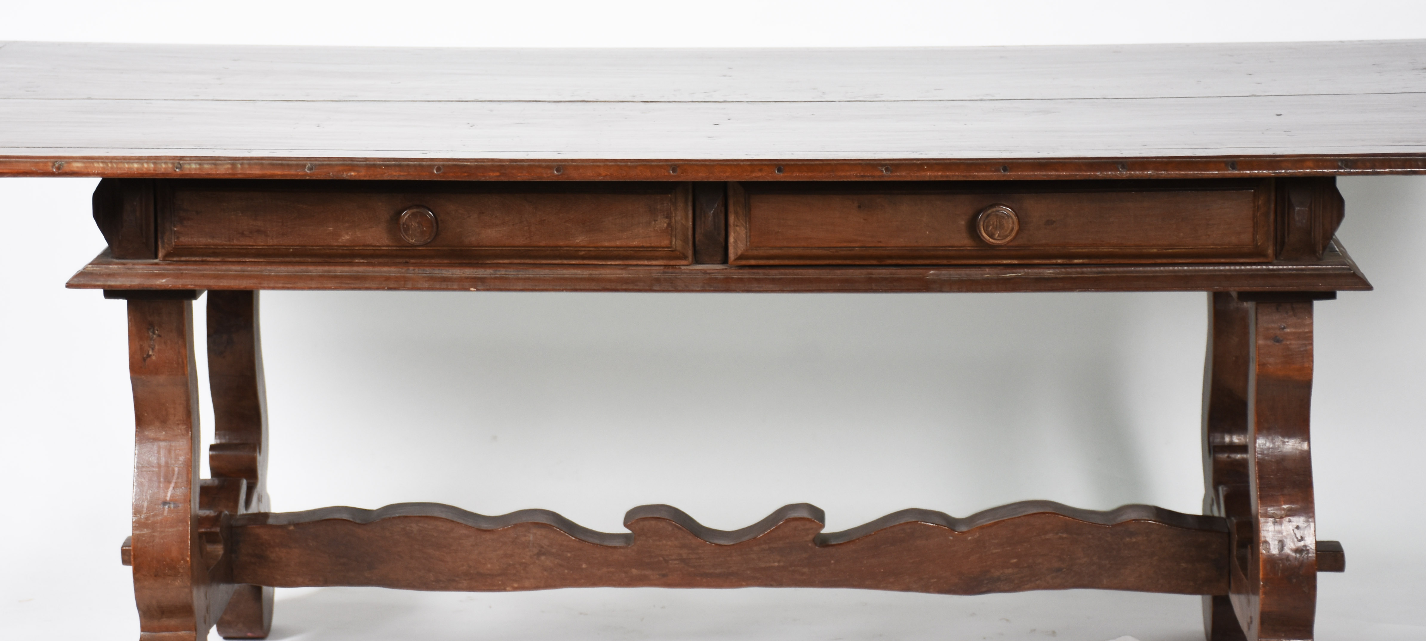 Mesa de madeira nobre estilo colonial, tampo retangular com duas... - foto 3 de 6