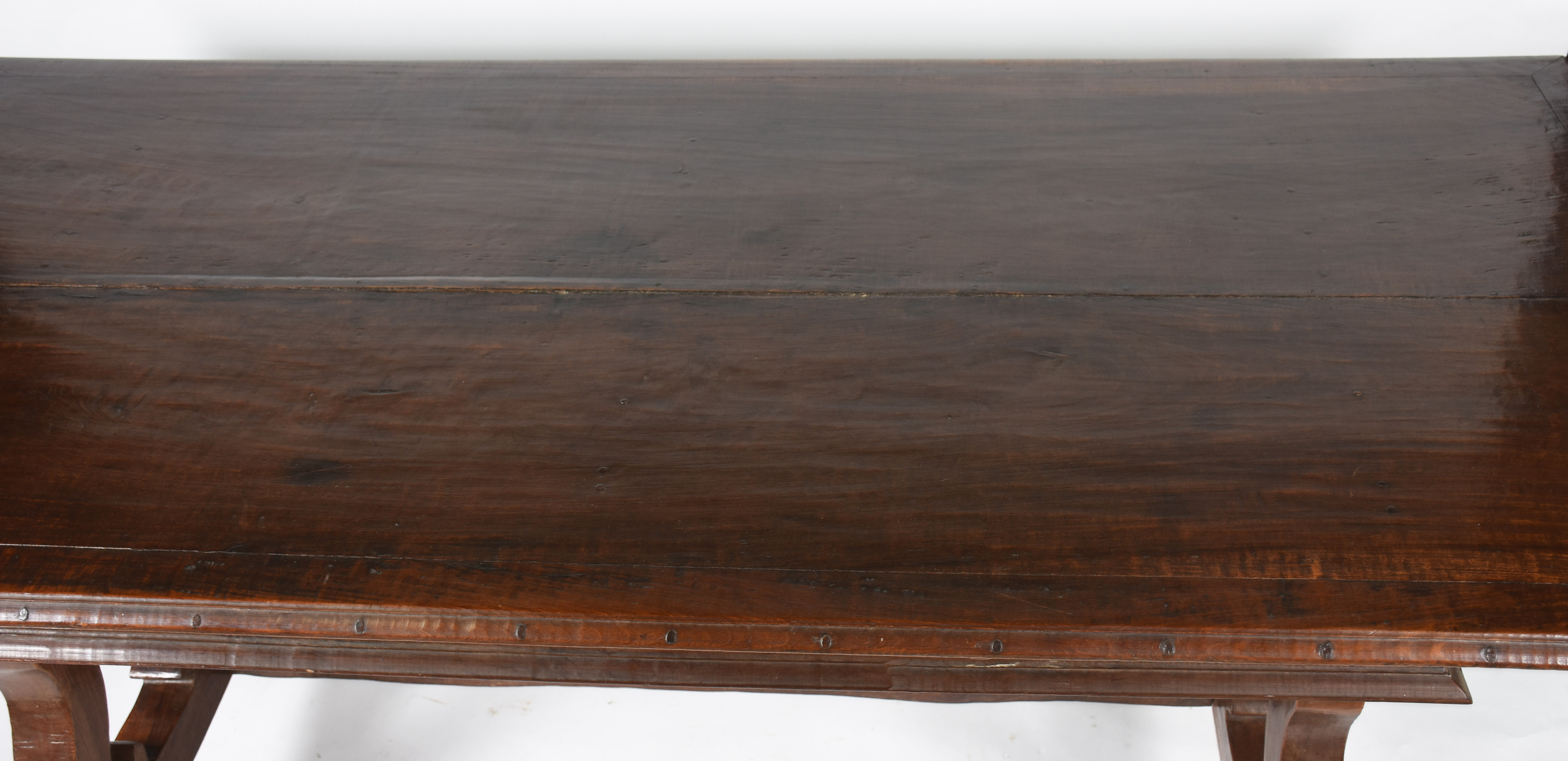 Mesa de madeira nobre estilo colonial, tampo retangular com duas... - foto 4 de 6