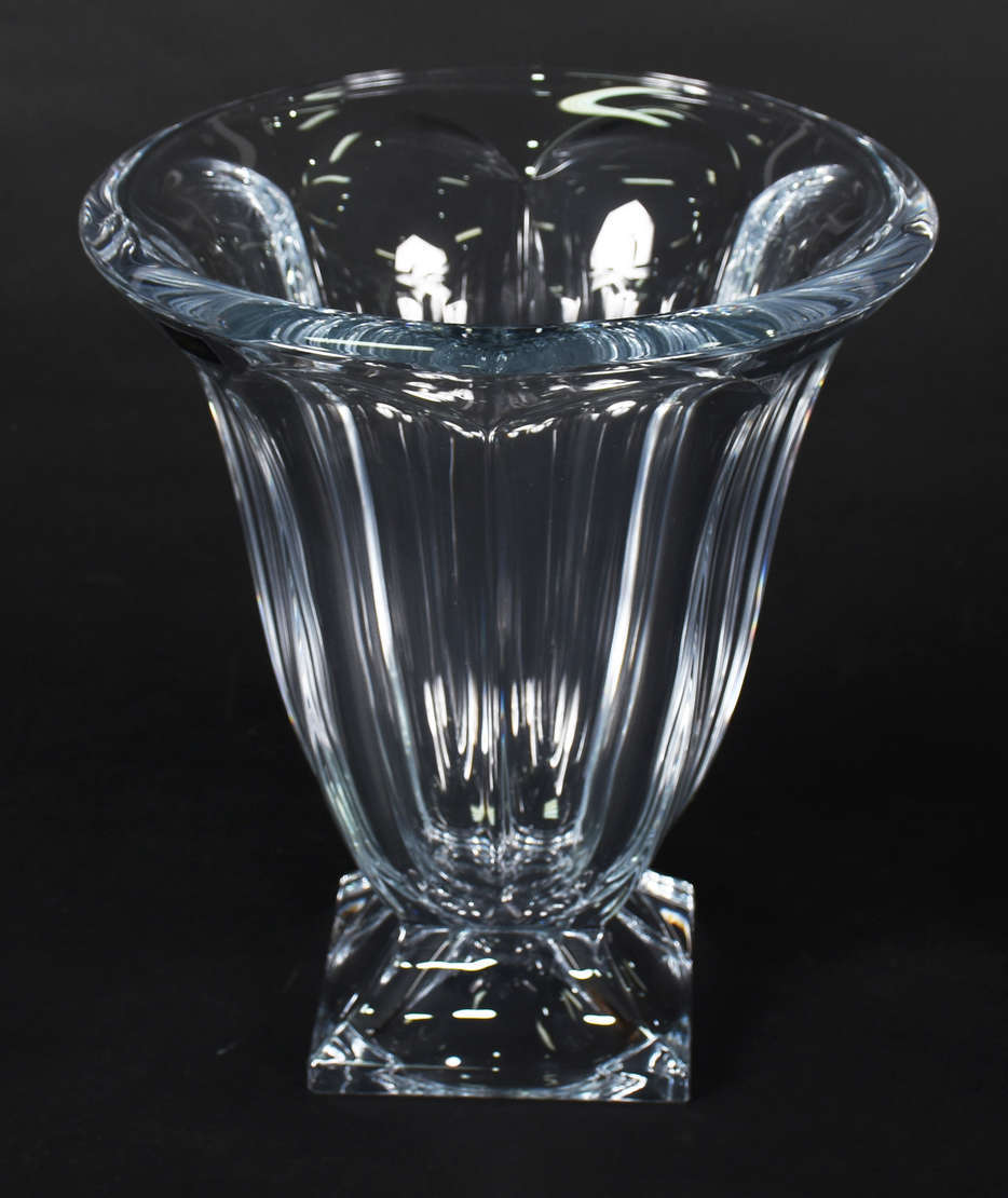 Vaso de cristal em bloco facetado. - foto 1 de 4