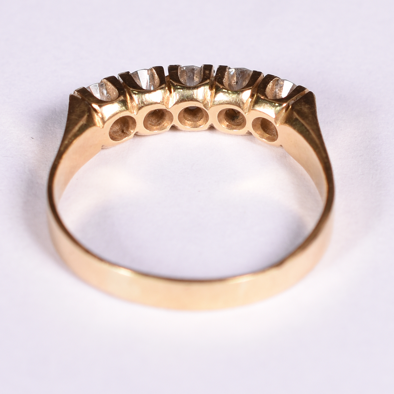 Anel de ouro amarelo 18 k com 5 brilhantes de aproximadamente 0,25 ct... - foto 3 de 3