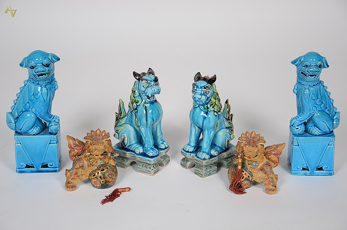 Três pares de cães de fó de porcelana oriental em diversas...