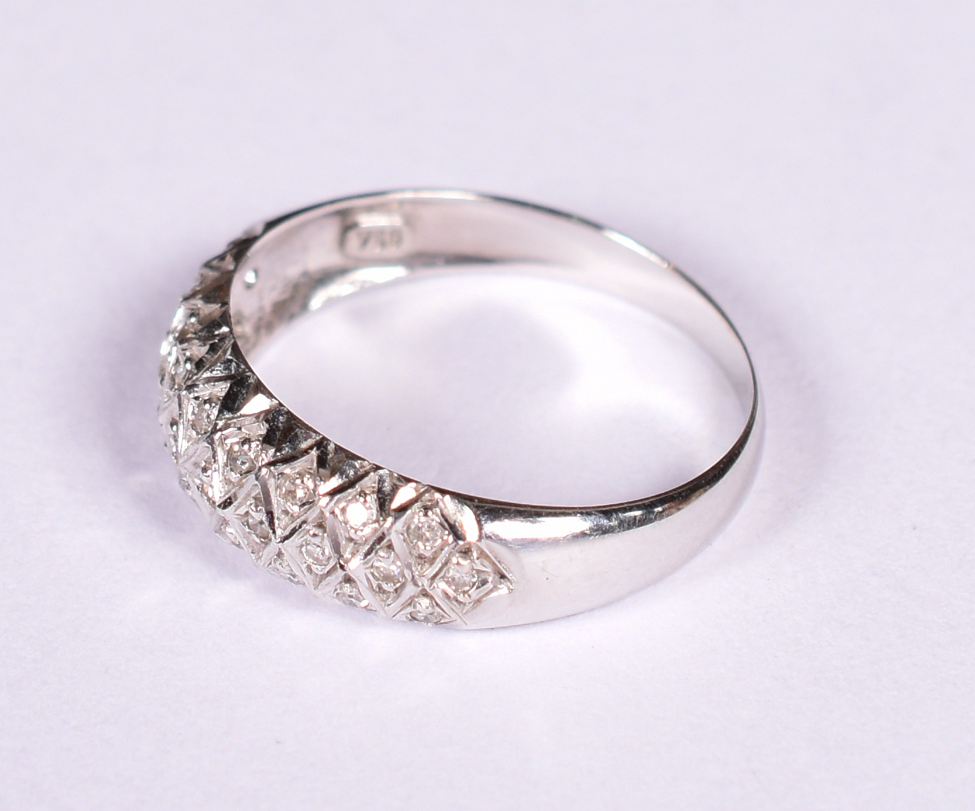 Anel de ouro branco 18 k, com 30 brilhantes. Aro 16. (Por questão de... - foto 2 de 4