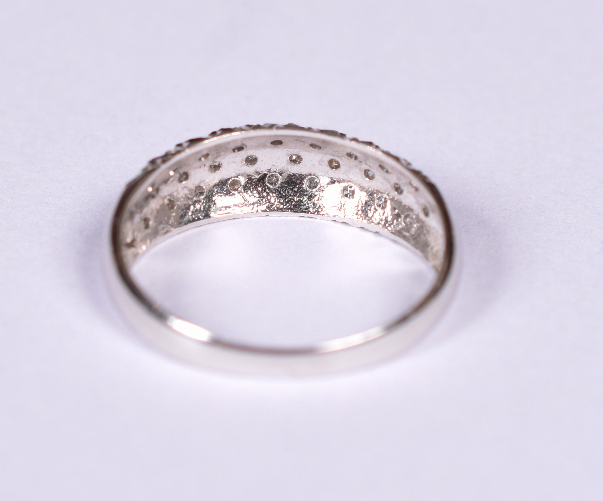 Anel de ouro branco 18 k, com 30 brilhantes. Aro 16. (Por questão de... - foto 3 de 4