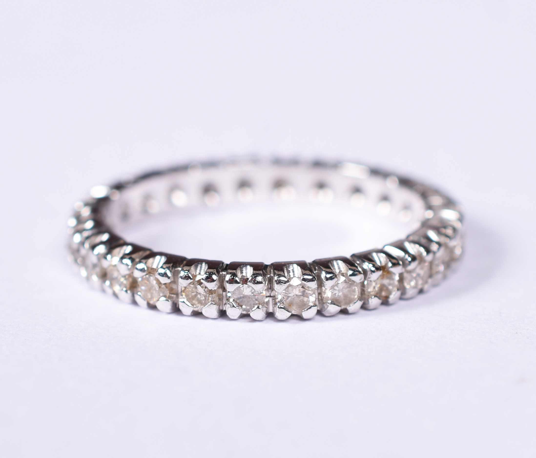 Aliança completa de ouro branco 18 k, 25 brilhantes de 0,5 ct cada... - foto 3 de 3