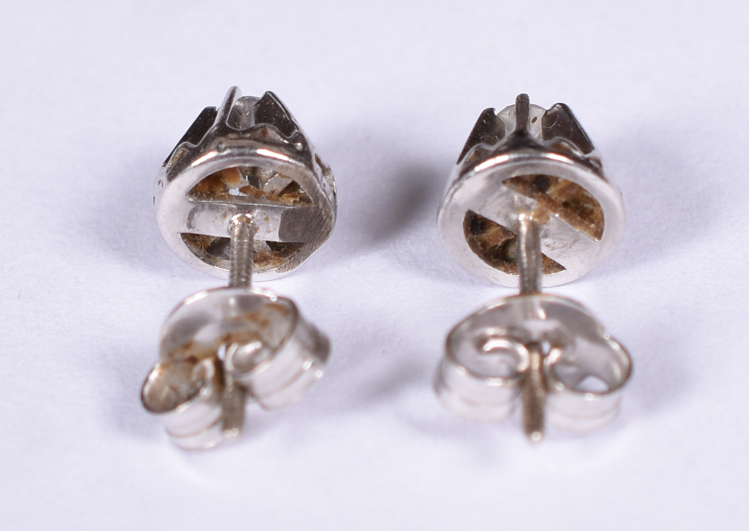 Par de brincos de ouro branco 18 k, 2 brilhante de 0,8 ct cada. (Por... - foto 3 de 3