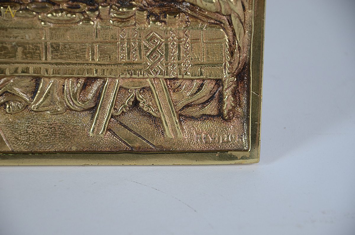 Ceia de bronze. Assinada. Medidas 39,5 x 19,5 cm. - foto 2 de 2