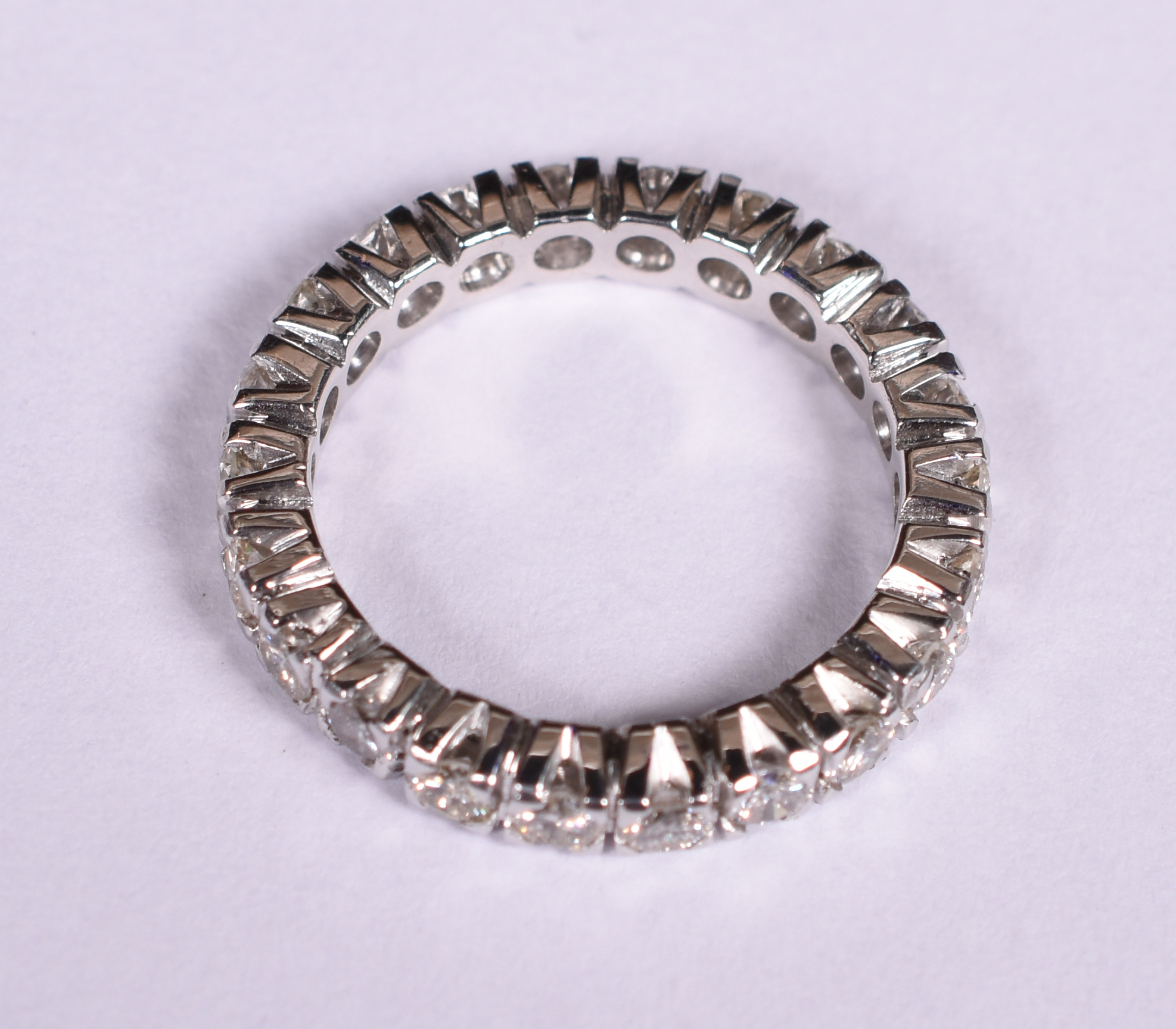 Aliança completa de ouro branco 18 k, 23 brilhantes de 0,10 ct cada... - foto 3 de 3