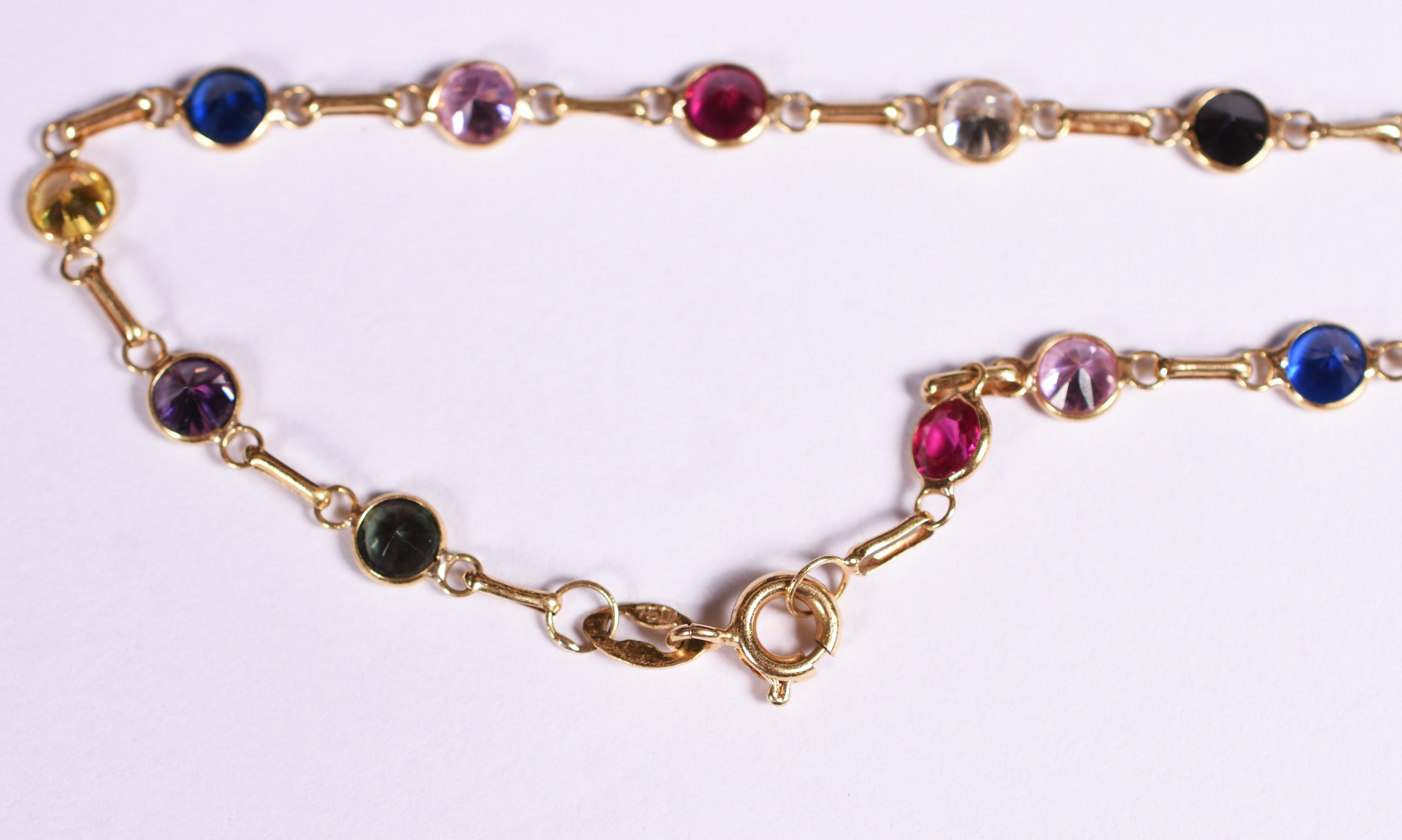 Pulseira de ouro amarelo 18 k com pedras coloridas. (Por questão de... - foto 2 de 2