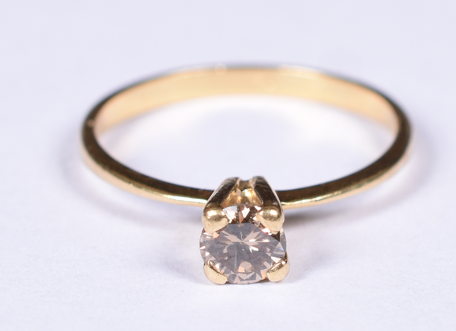 Solitário de ouro amarelo 18 k, 1 brilhante rosa de 0,25 ct. Aro 15... - foto 1 de 4