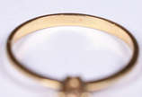 Solitário de ouro amarelo 18 k, 1 brilhante ros... - Solitário de ouro amarelo 18 k, 1 brilhante rosa de  0,25 ct. Aro 15. (Por questão de segurança a peça não se encontra na loja).