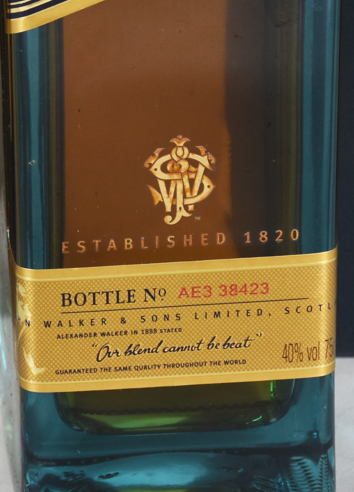 Tres garrafas de Whisky Jonnhie Walker, Blue Label, na embalagem. - foto 3 de 5