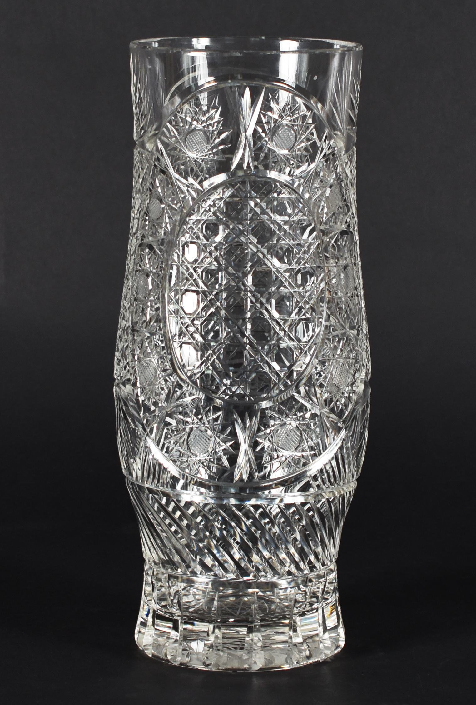 Vaso de cristal tcheco lapidado. - foto 1 de 4
