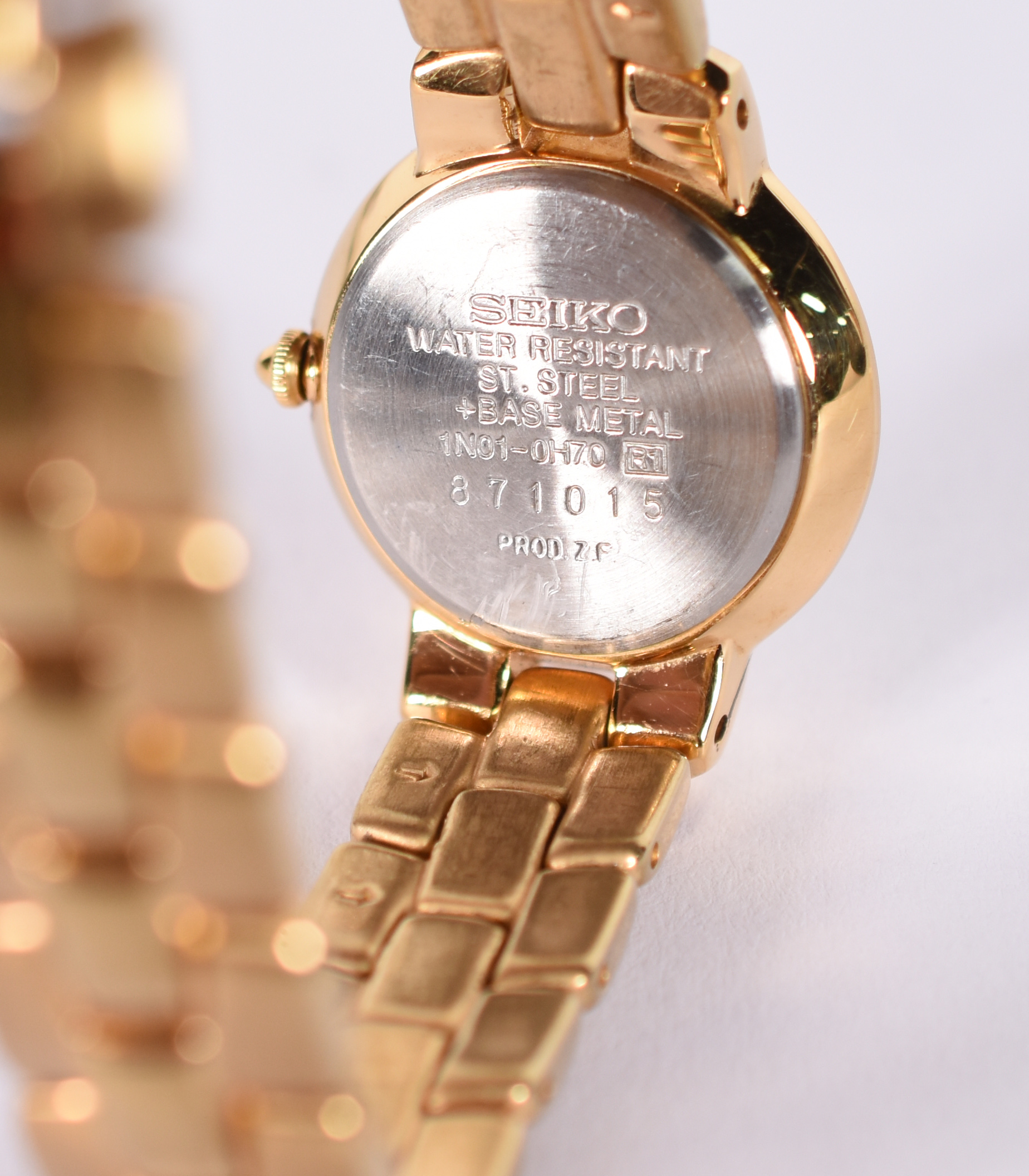 Relógio Seiko feminino, dourado, mostrador em algarismos romanos... - foto 4 de 5