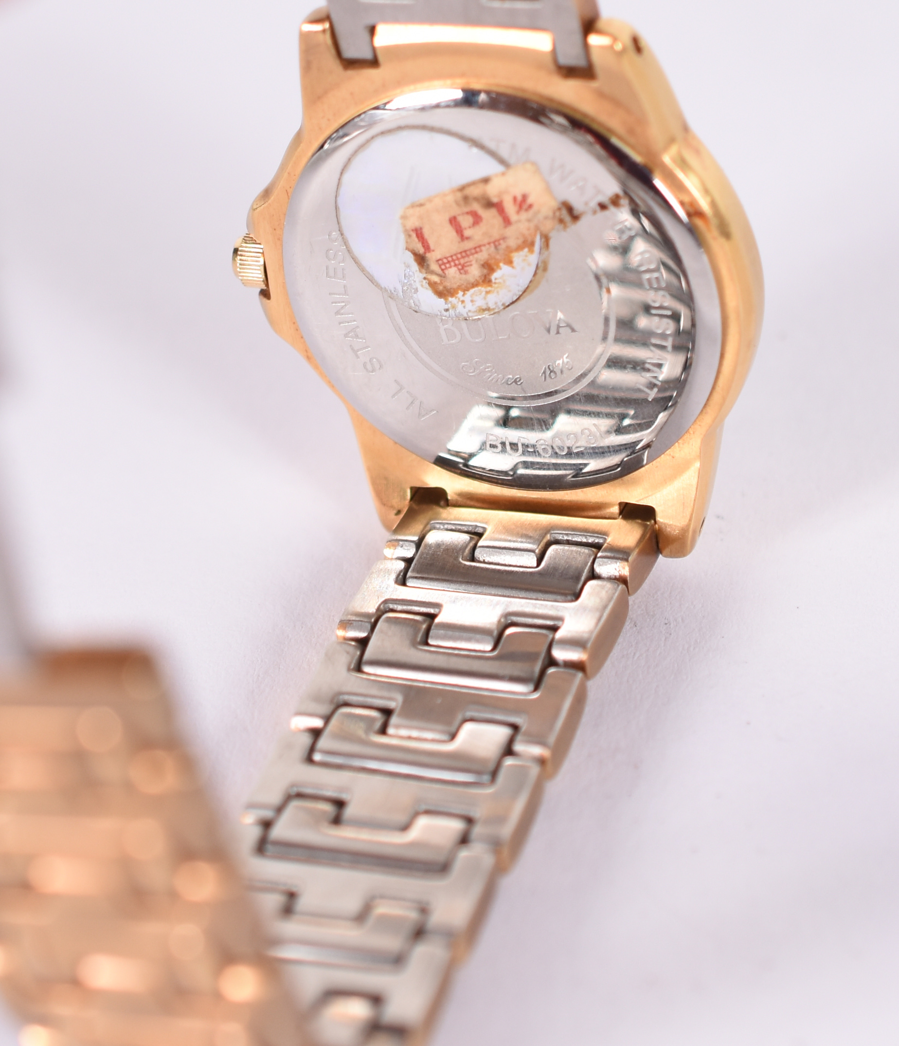 Relógio Bulova feminino, máquina Swiss, com calendário, algarismos... - foto 2 de 4
