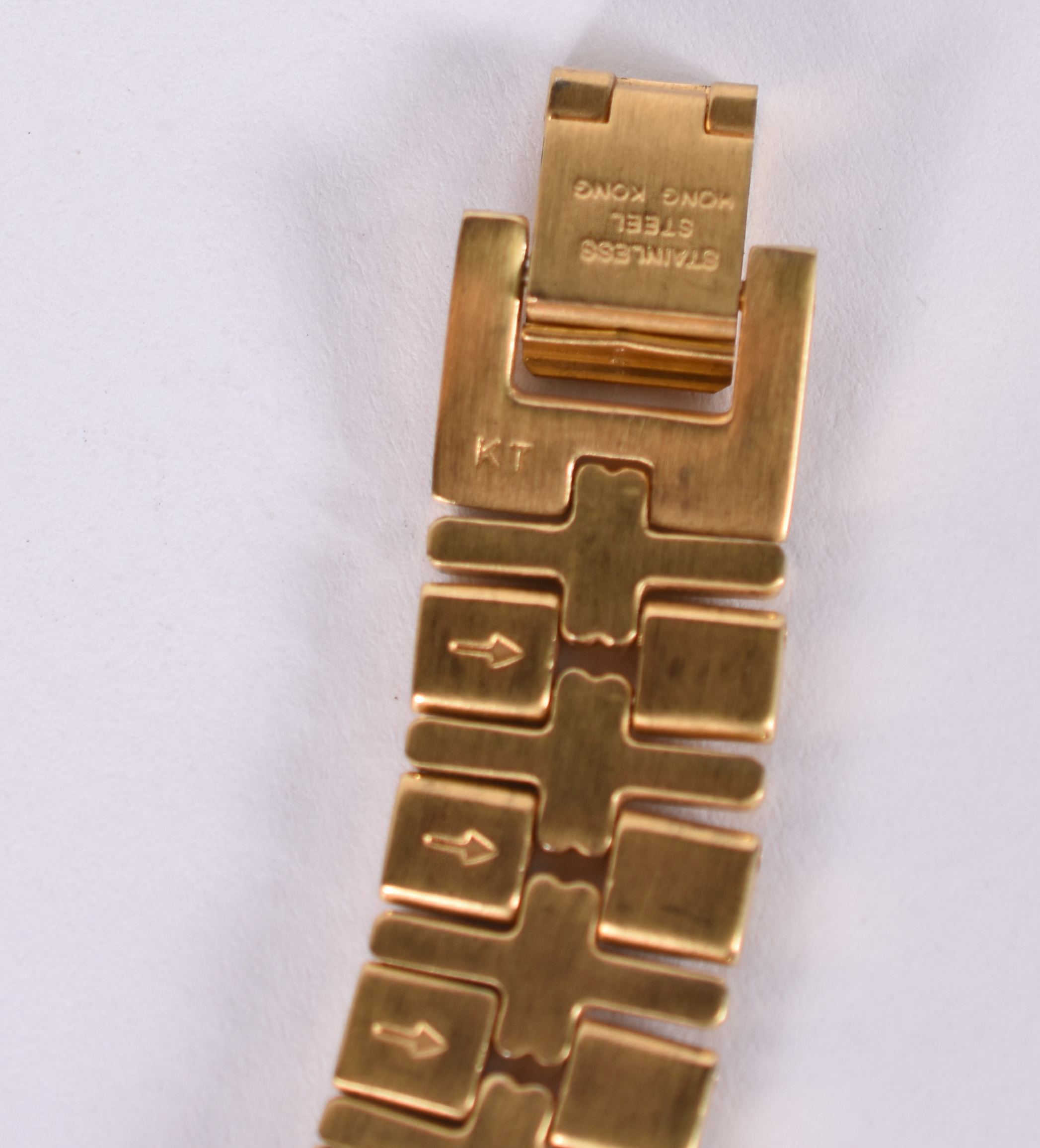 Relógio Bulova feminino, dourado, máquina Swiss, com caixa. Novo. - foto 5 de 5