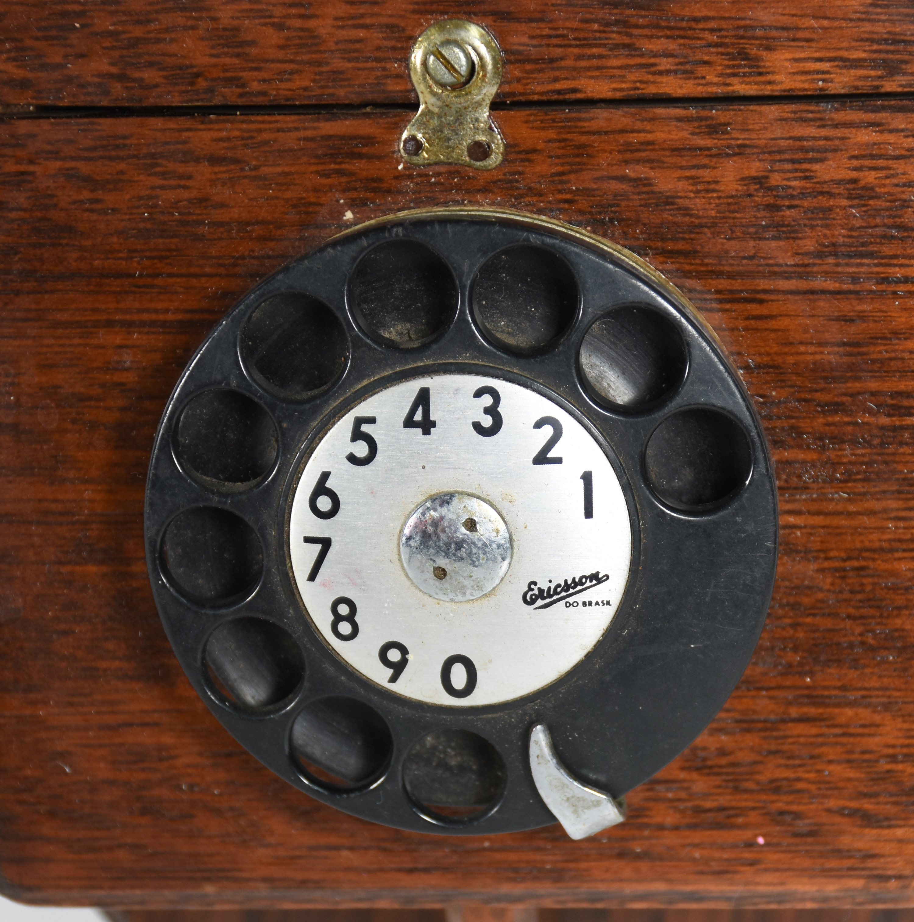 Telefone de parede com caixa de madeira. (pequeno lascado). - foto 3 de 5