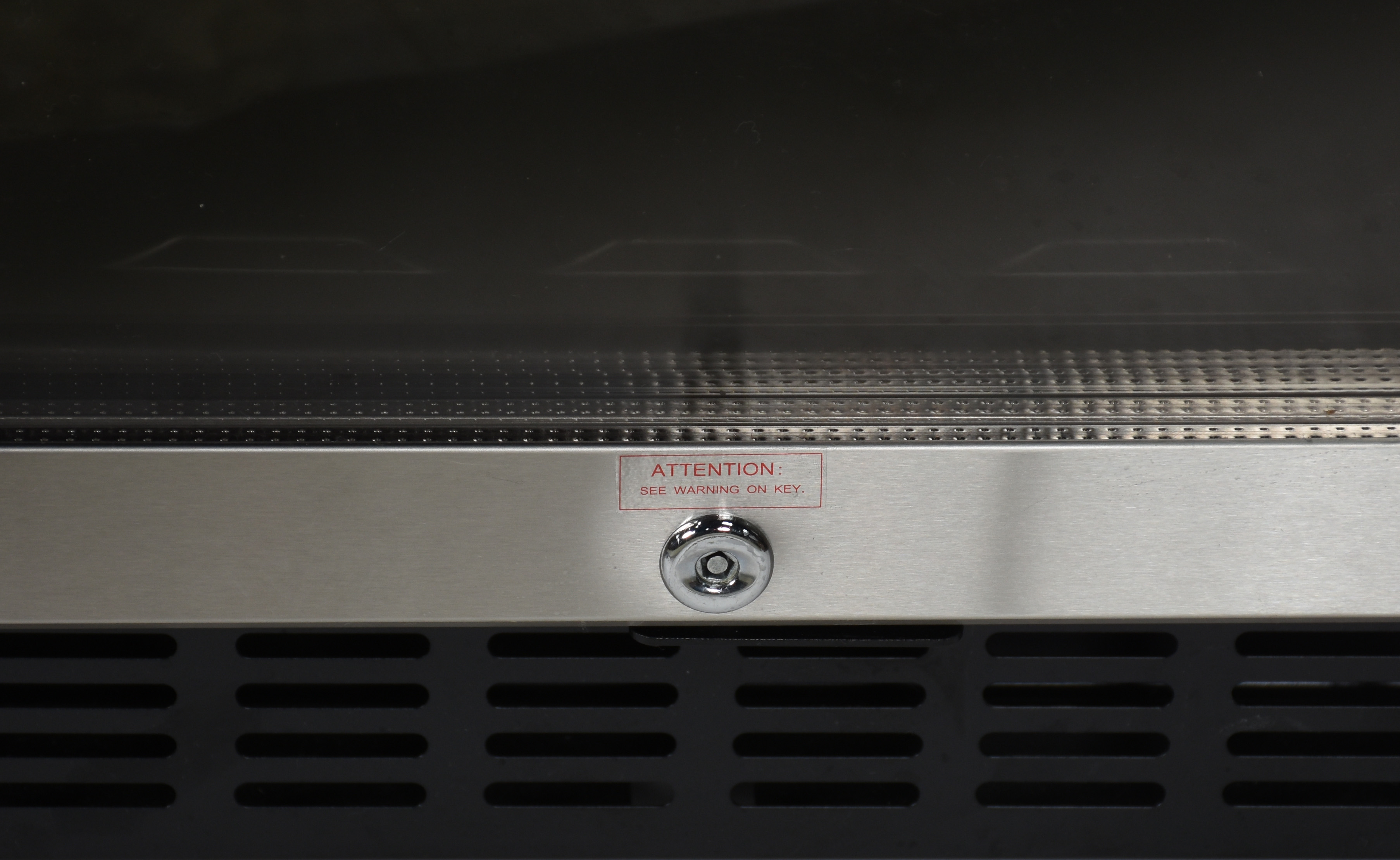 Adega climatizada DOMETIC, comprada na loja Celdom, para até 118... - foto 5 de 10