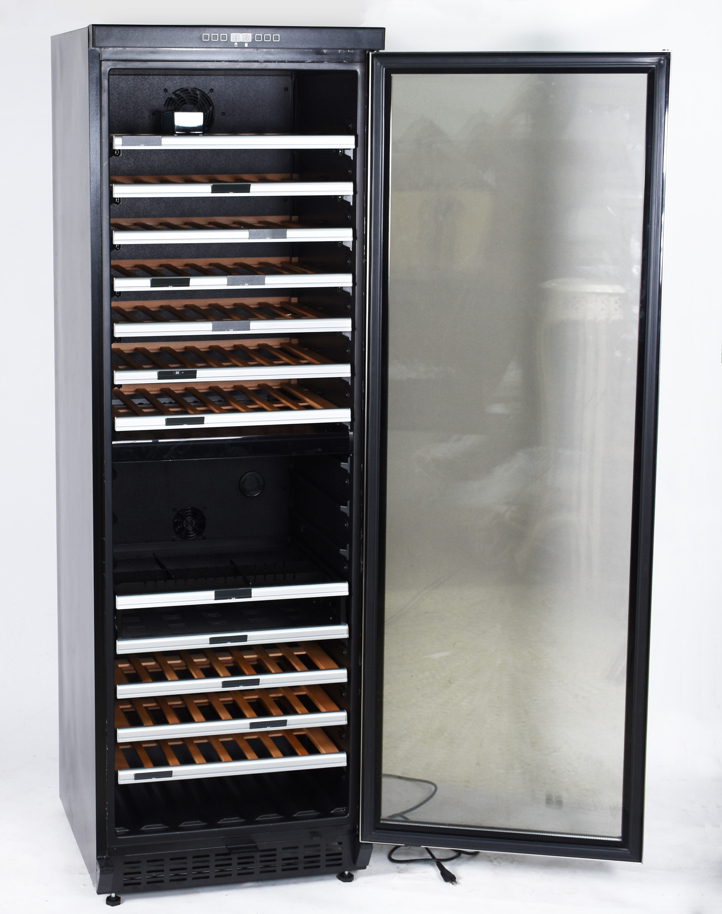 Adega climatizada DOMETIC, comprada na loja Celdom, para até 118... - foto 2 de 10