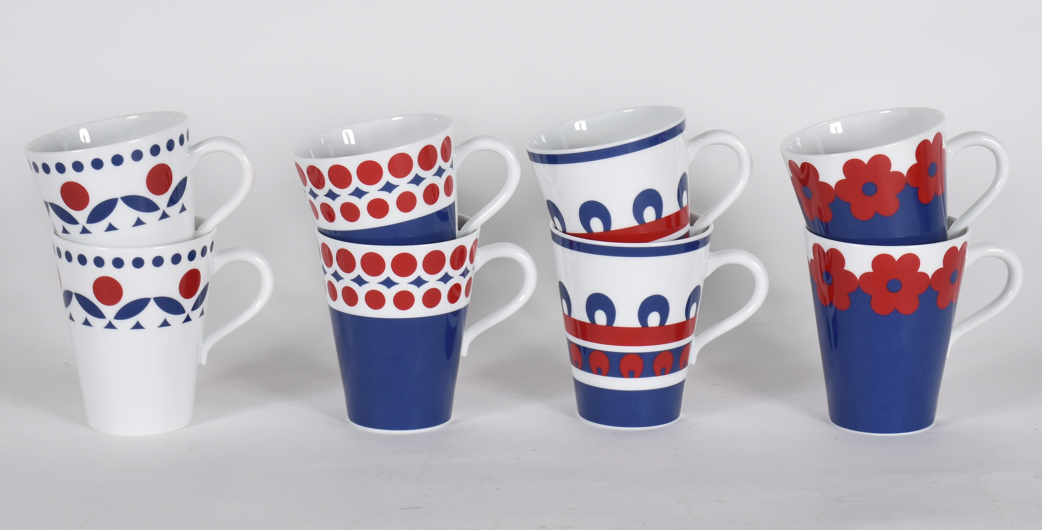 Oito canecas de porcelana portuguesa Vista Alegre, decoradas em azul... - foto 3 de 4