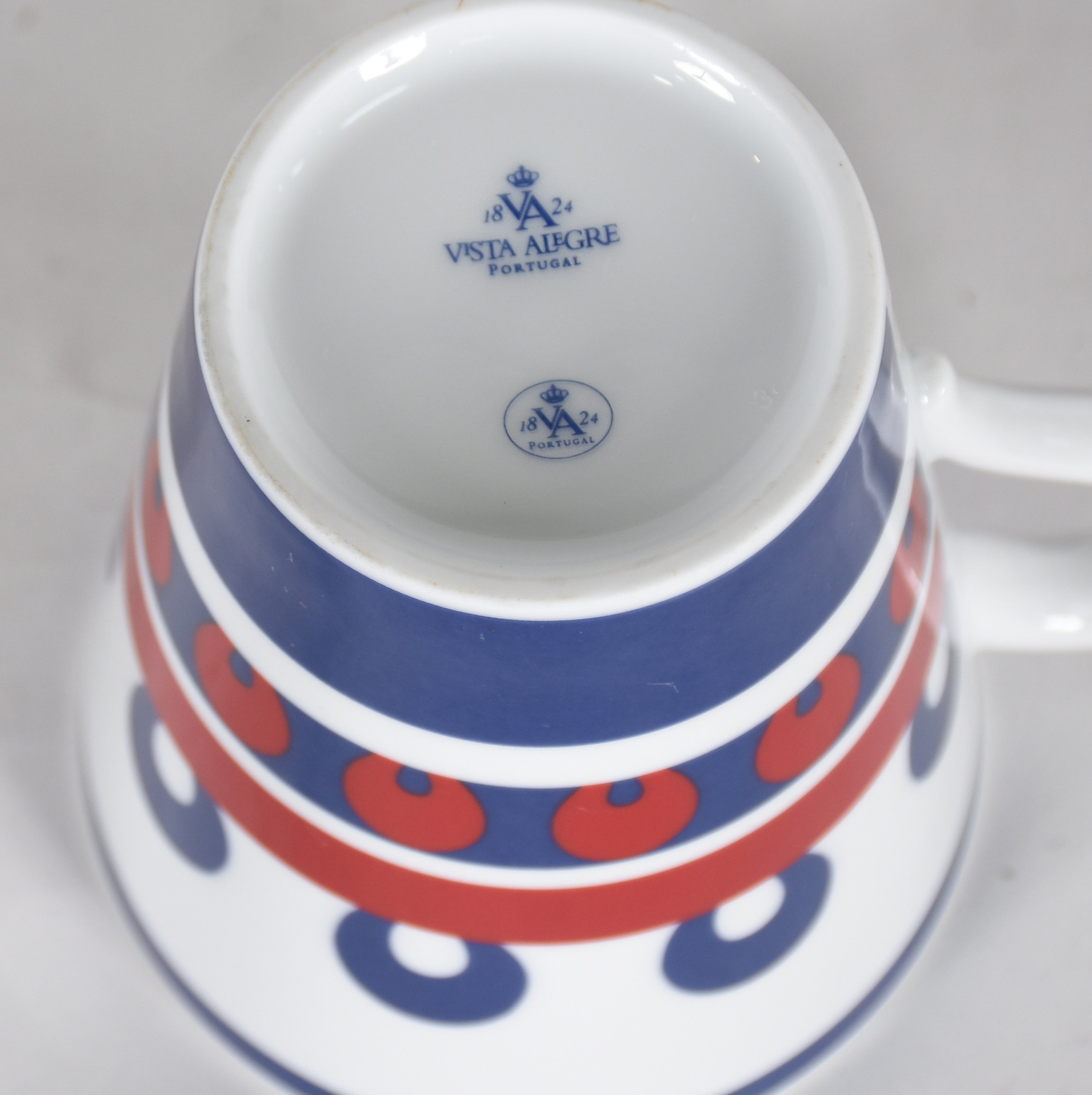 Oito canecas de porcelana portuguesa Vista Alegre, decoradas em azul... - foto 4 de 4