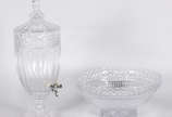 Duas peças de cristal, sendo: Refresqueira e bowl. - Duas peças de cristal, sendo: Refresqueira e bowl.