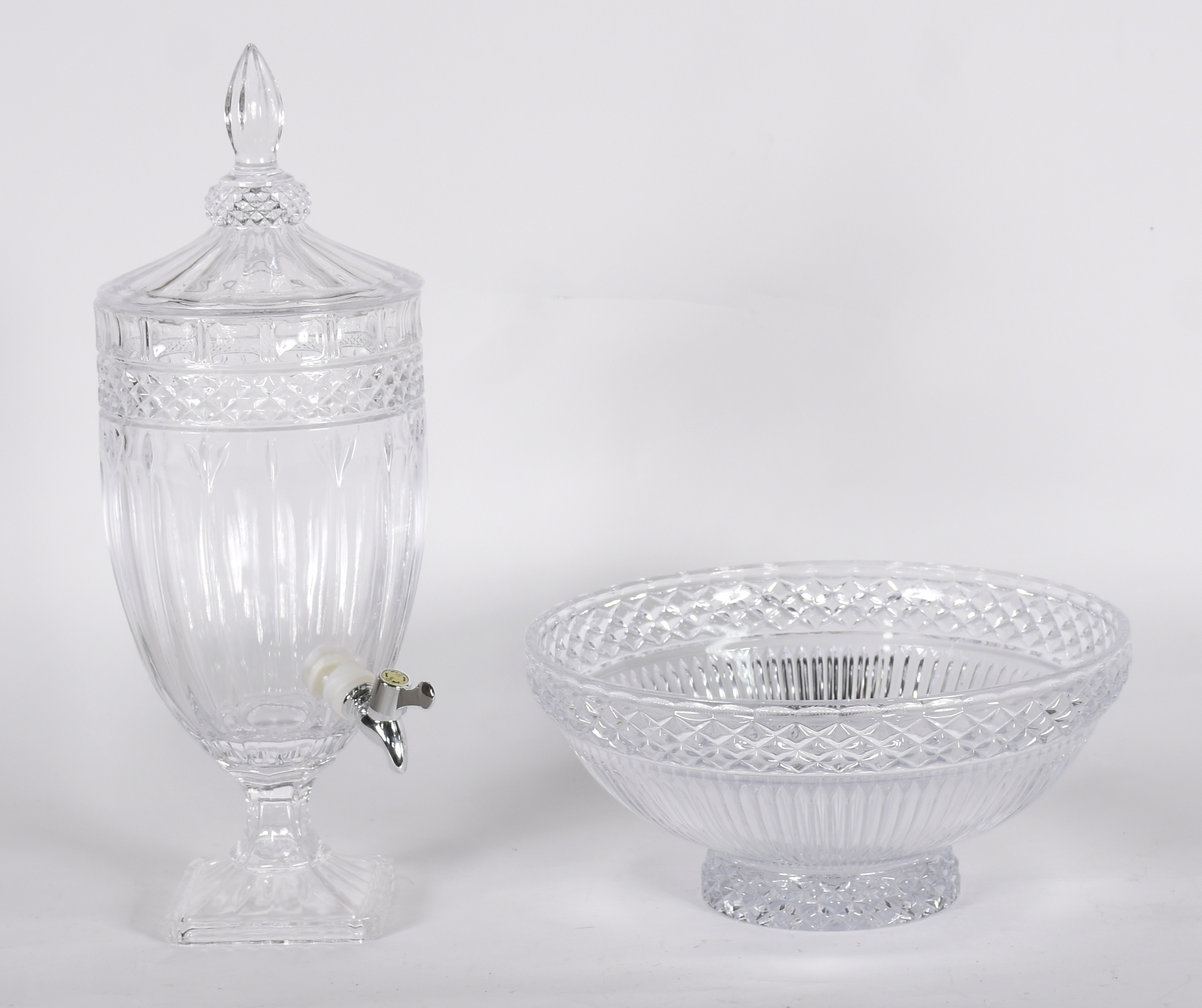 Duas peças de cristal, sendo: Refresqueira e bowl. - foto 1 de 3
