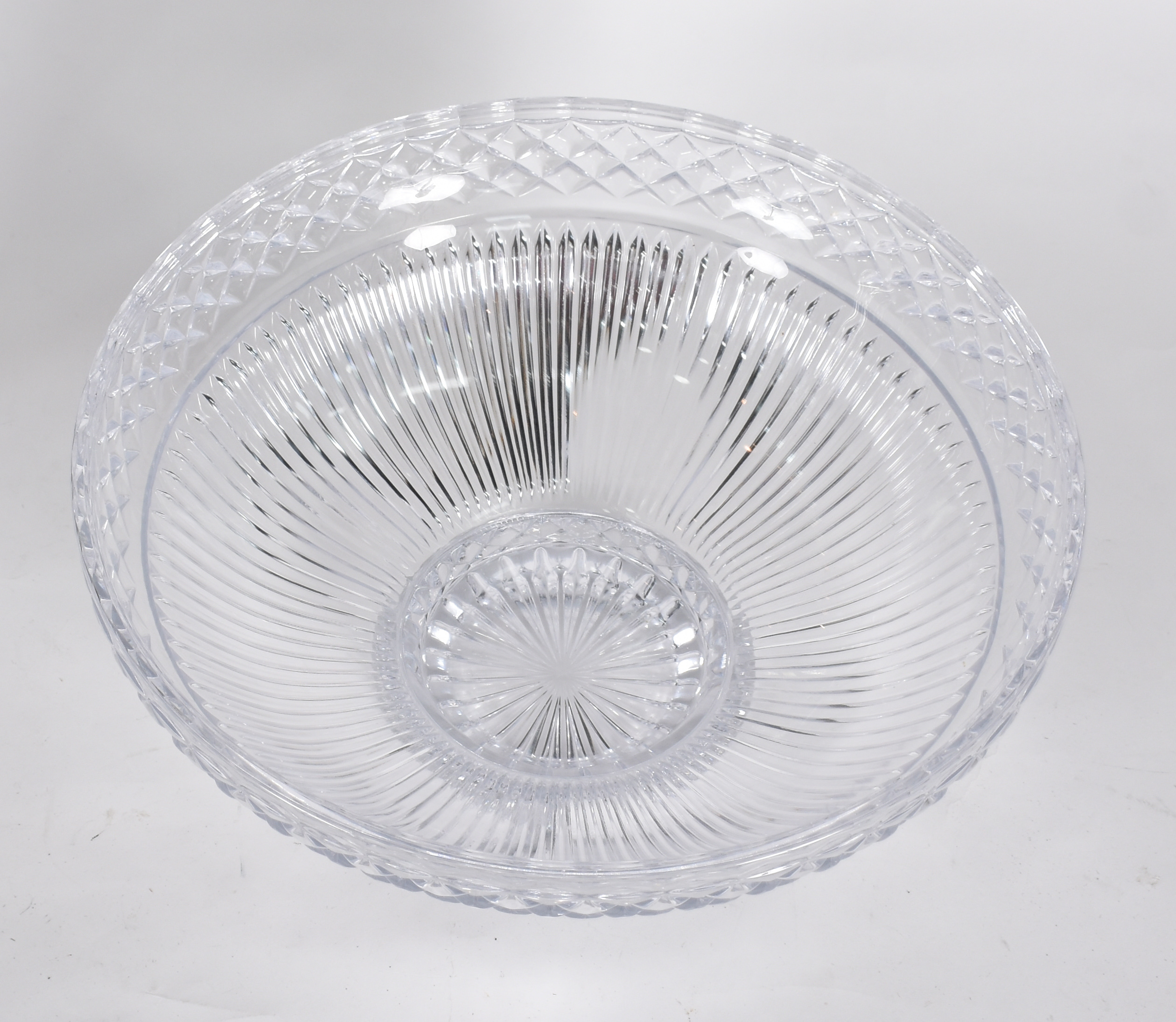 Duas peças de cristal, sendo: Refresqueira e bowl. - foto 3 de 3