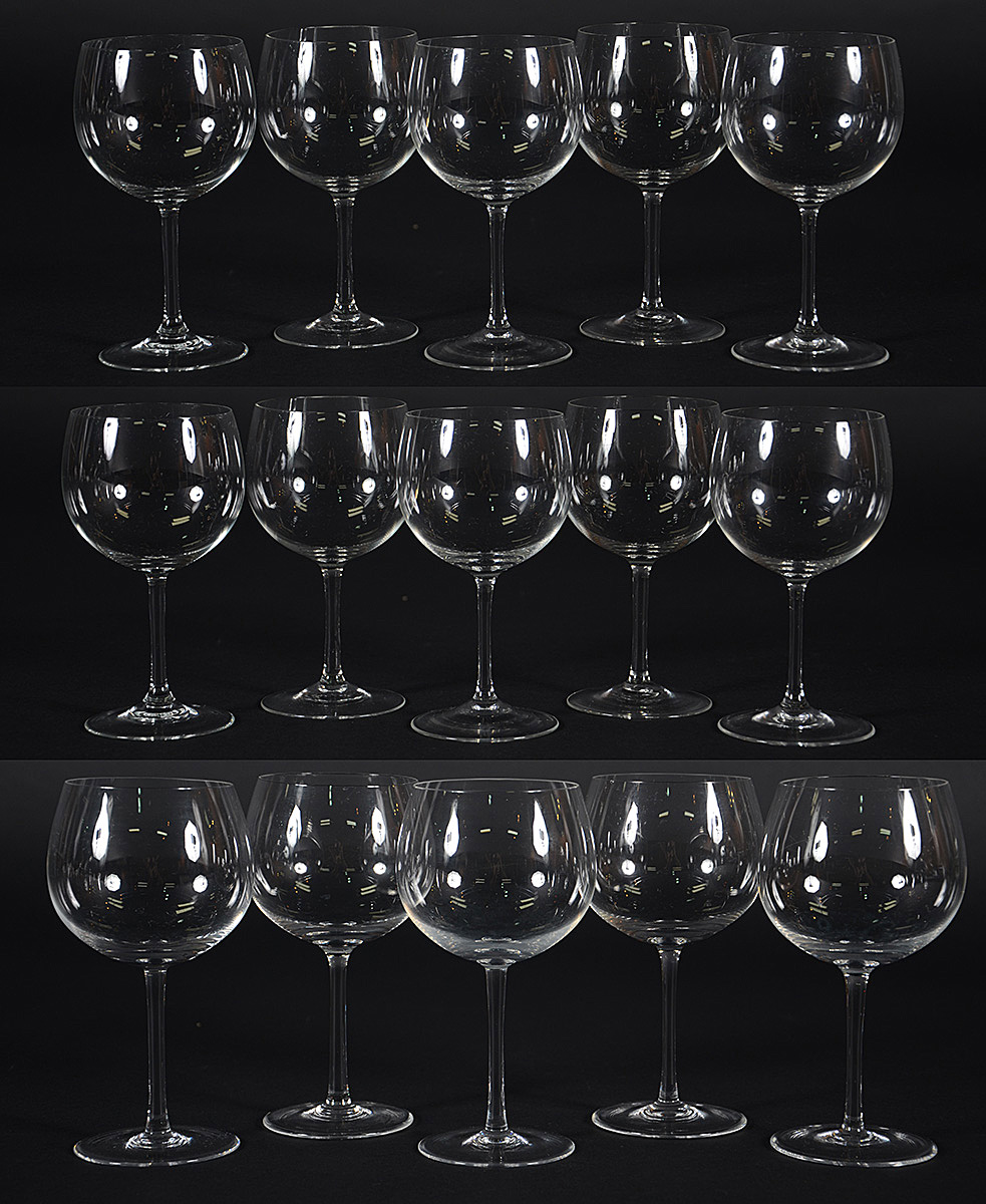 Conjunto de cristal sendo 5 cálices para vinho tinto e 10 para vinho...